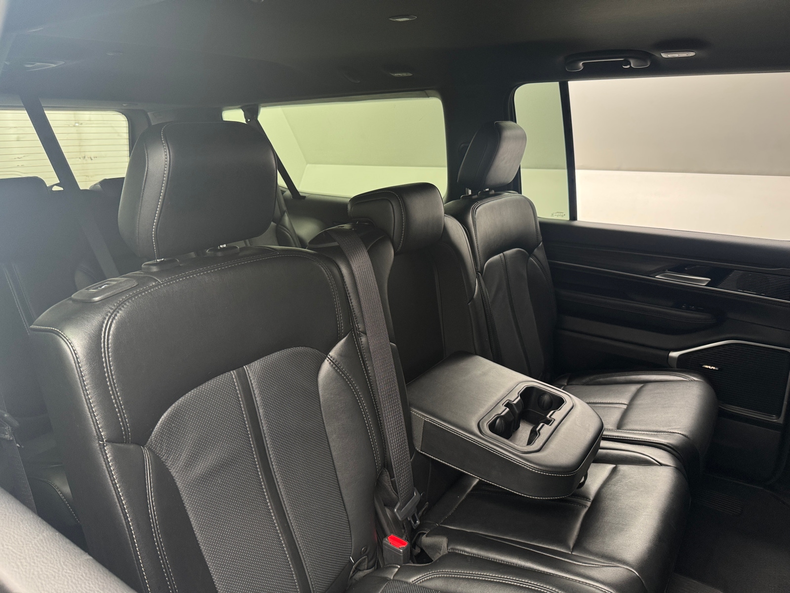 Thumbnail: 2024 Jeep Wagoneer - 5