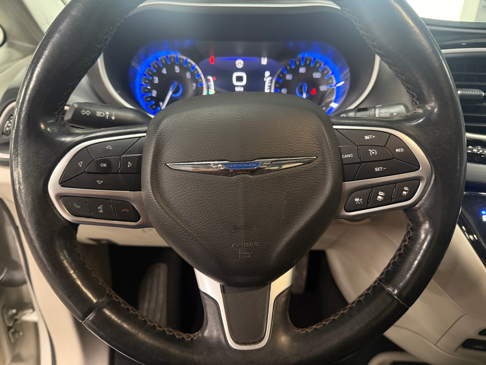Thumbnail: 2020 Chrysler Pacifica - 4