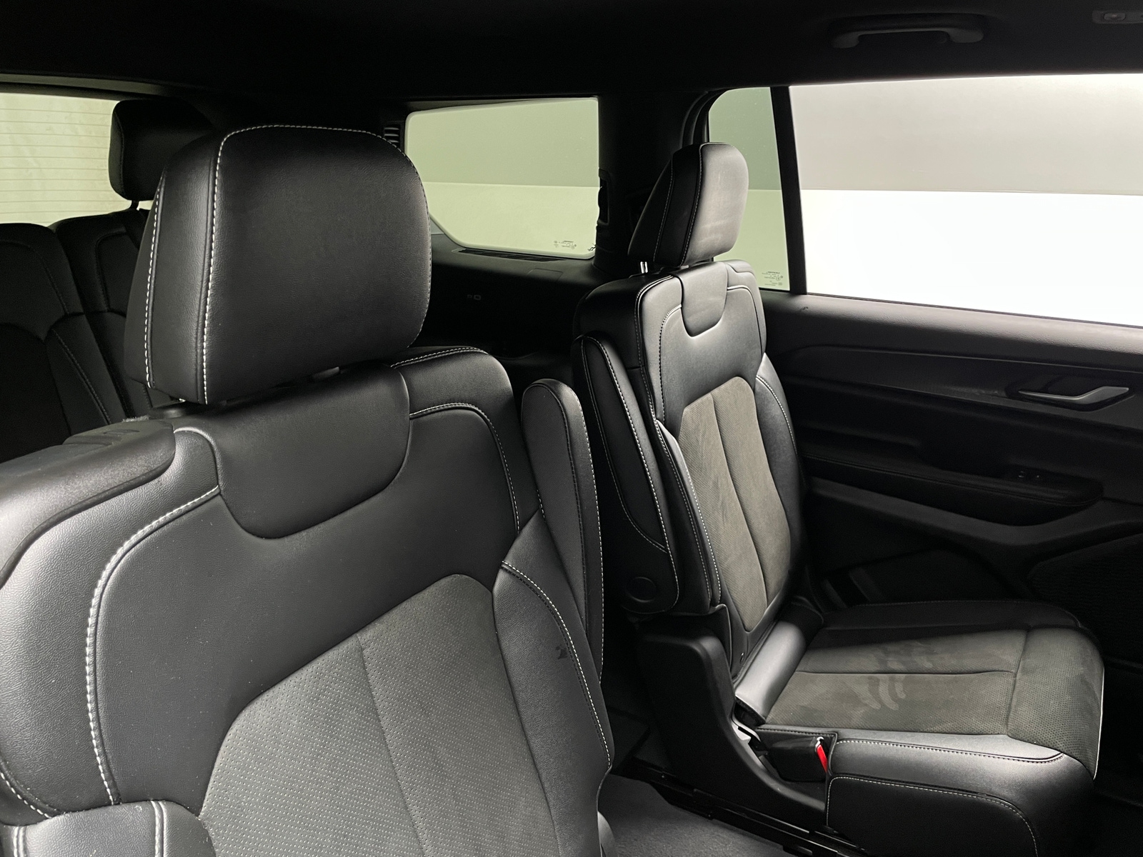 Thumbnail: 2023 Jeep Grand Cherokee L - 5