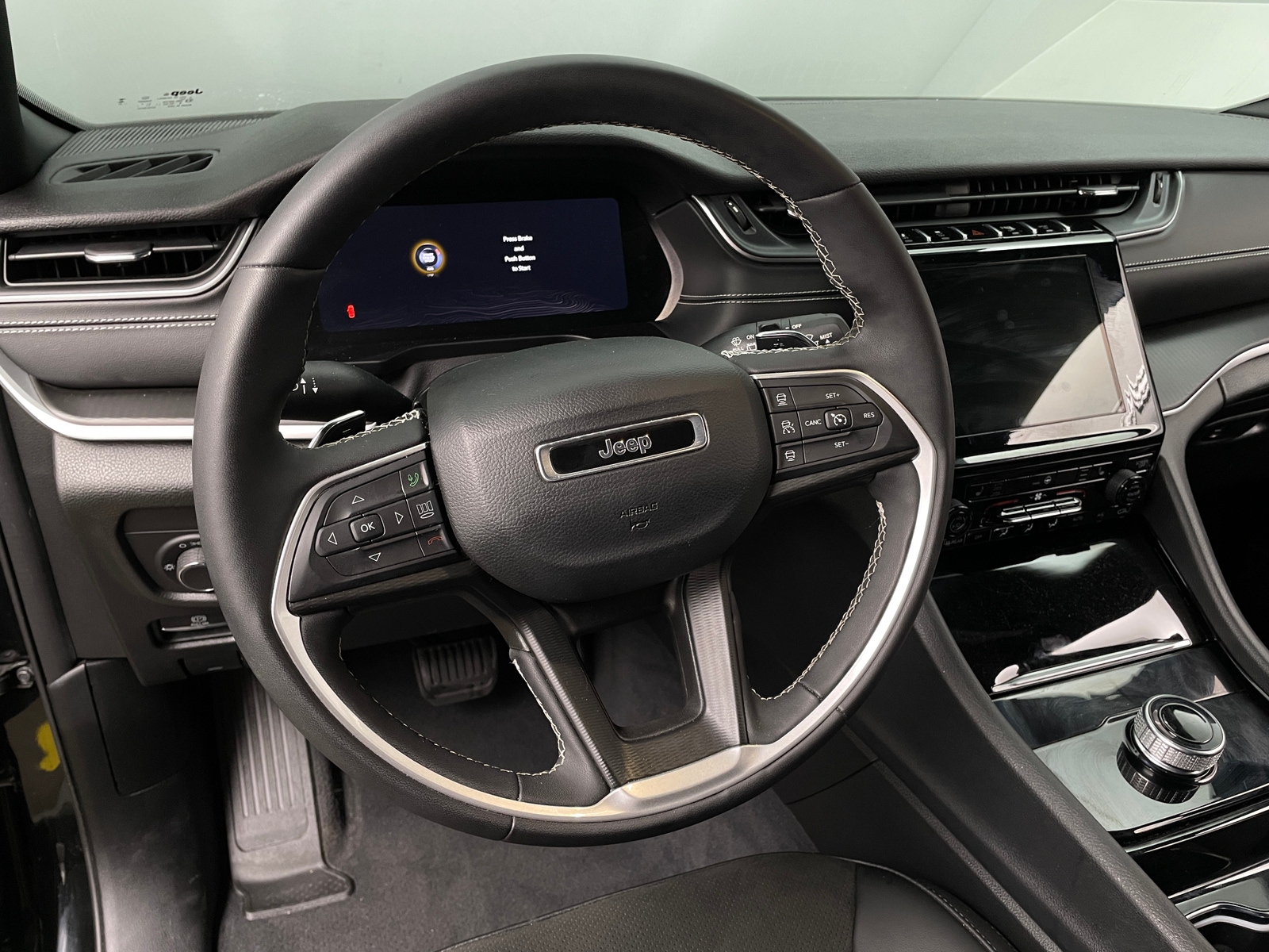 Thumbnail: 2023 Jeep Grand Cherokee L - 4