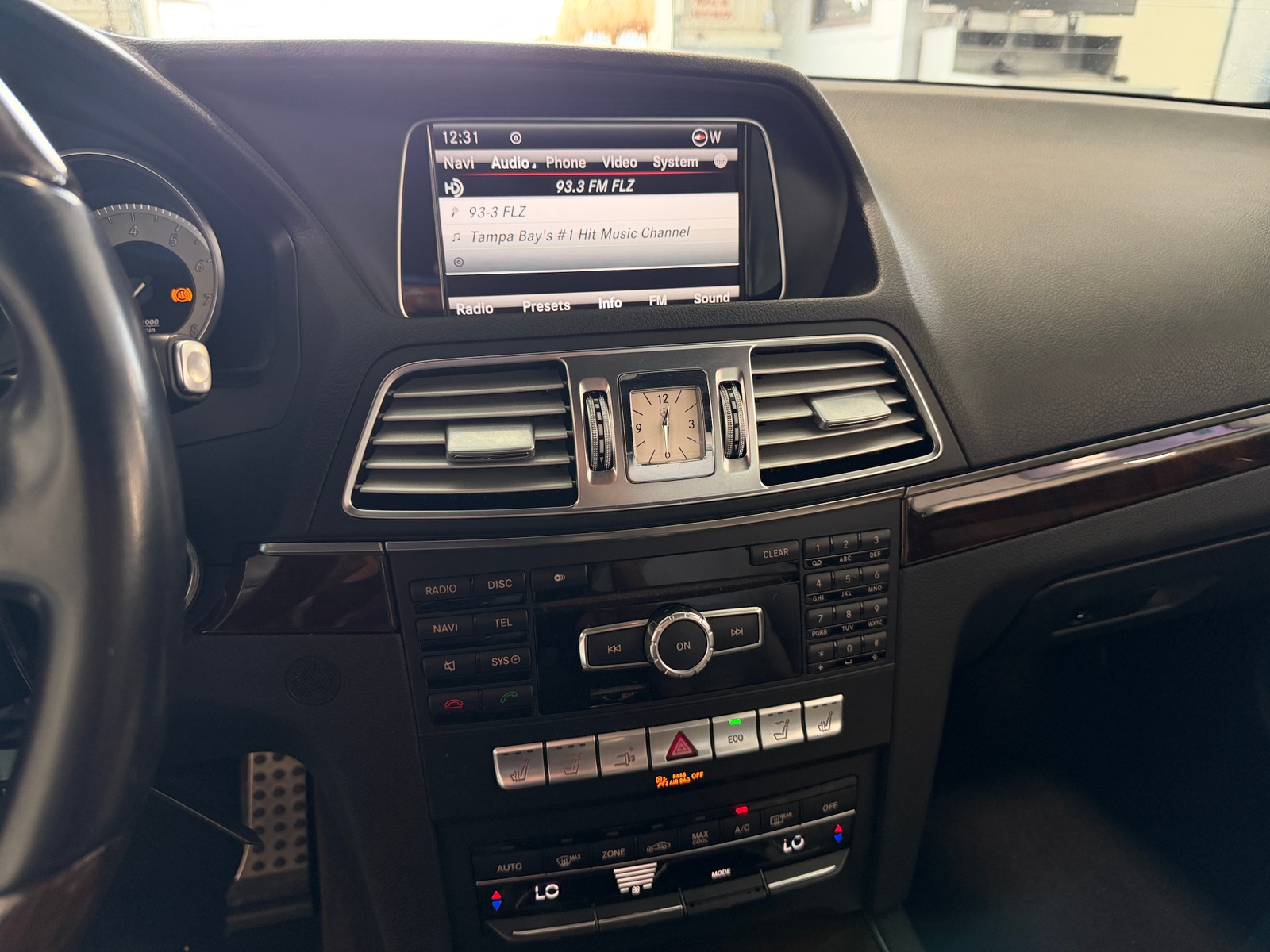Thumbnail: 2014 Mercedes-Benz E-Class - 3