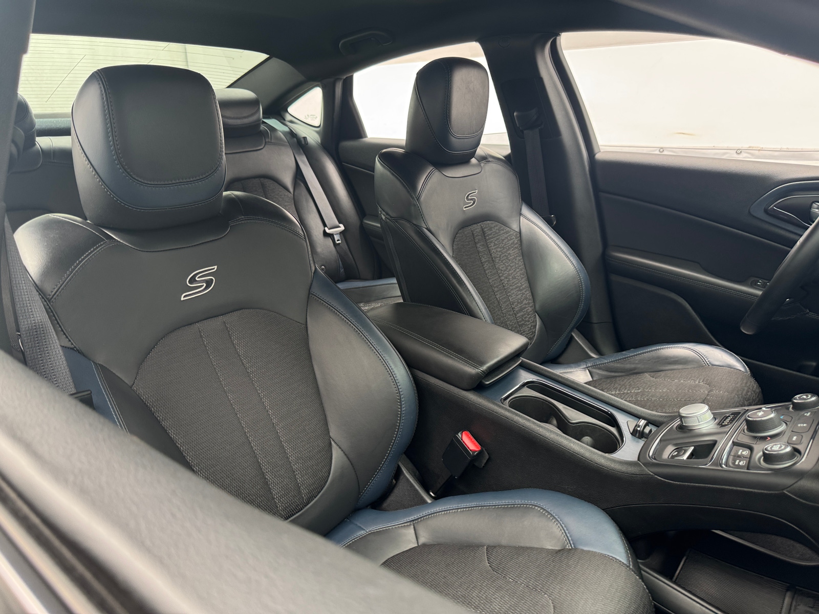 Thumbnail: 2016 Chrysler 200 - 2