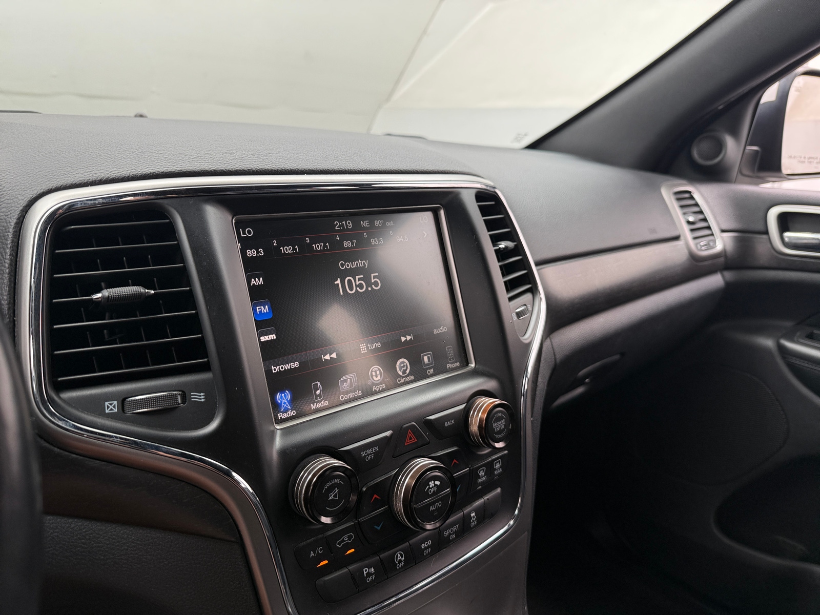 Thumbnail: 2017 Jeep Grand Cherokee - 3
