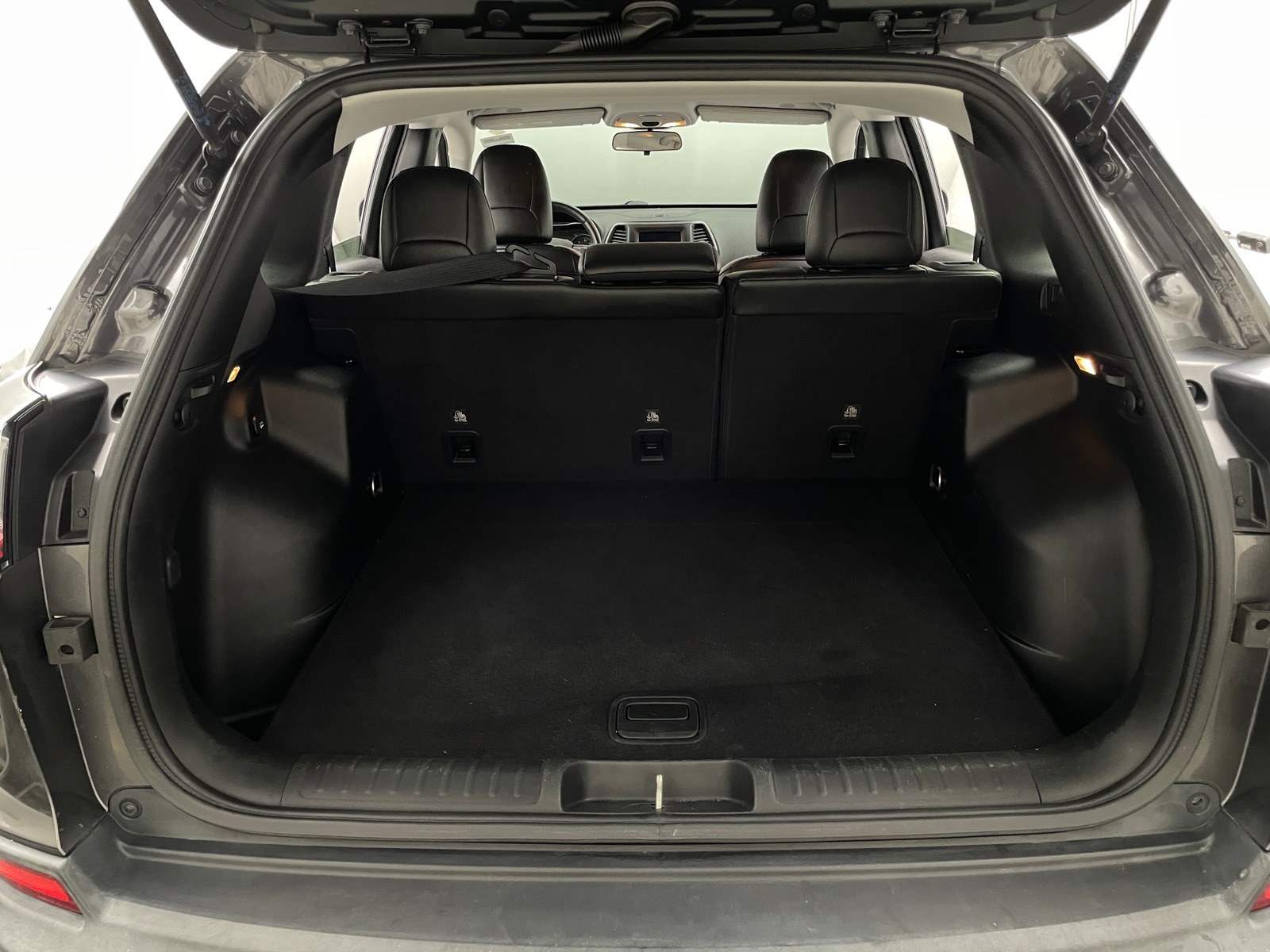 Thumbnail: 2019 Jeep Cherokee - 7