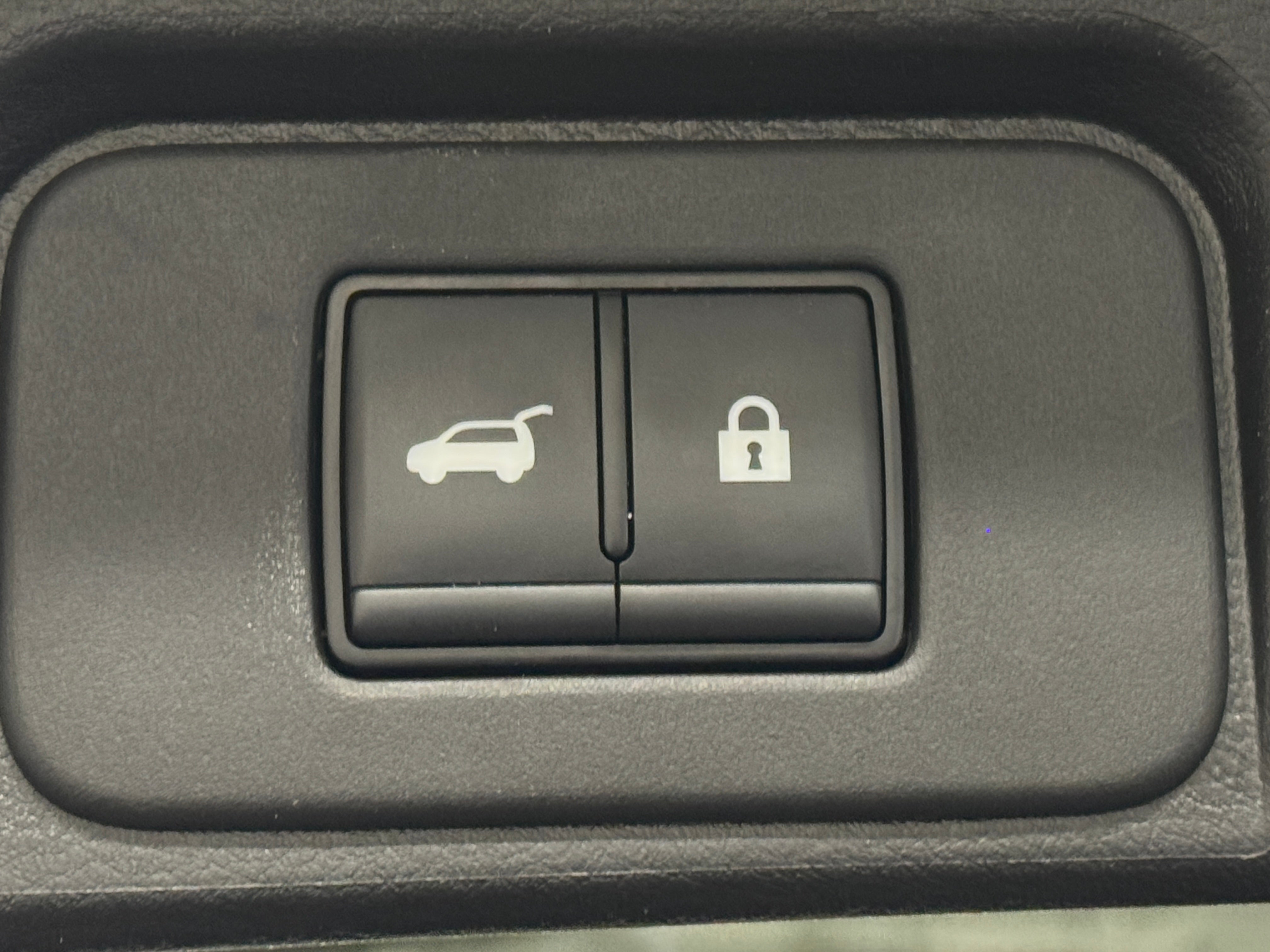 2025 Nissan Rogue SV - Photo 2
