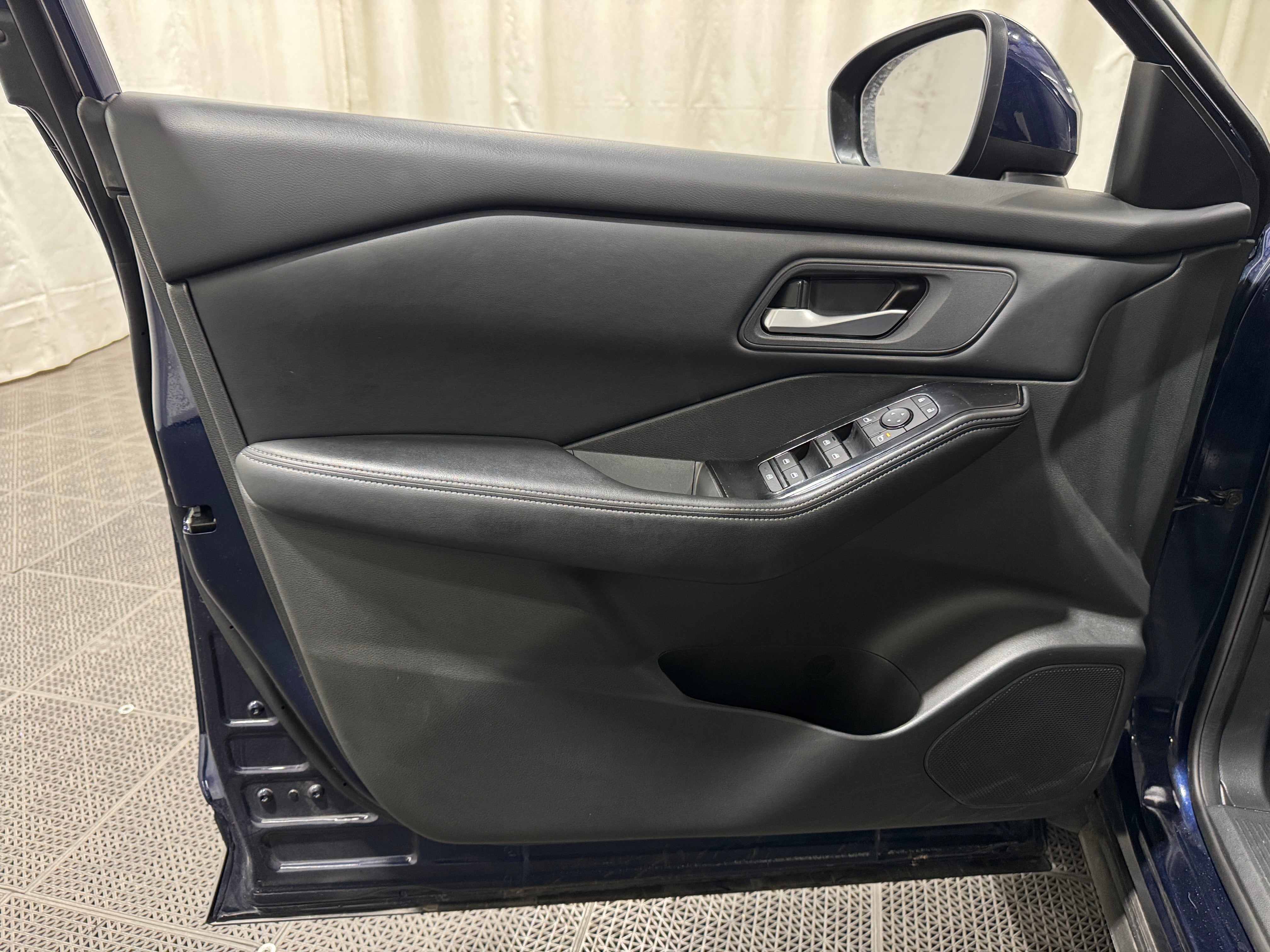2025 Nissan Rogue SV - Photo 10