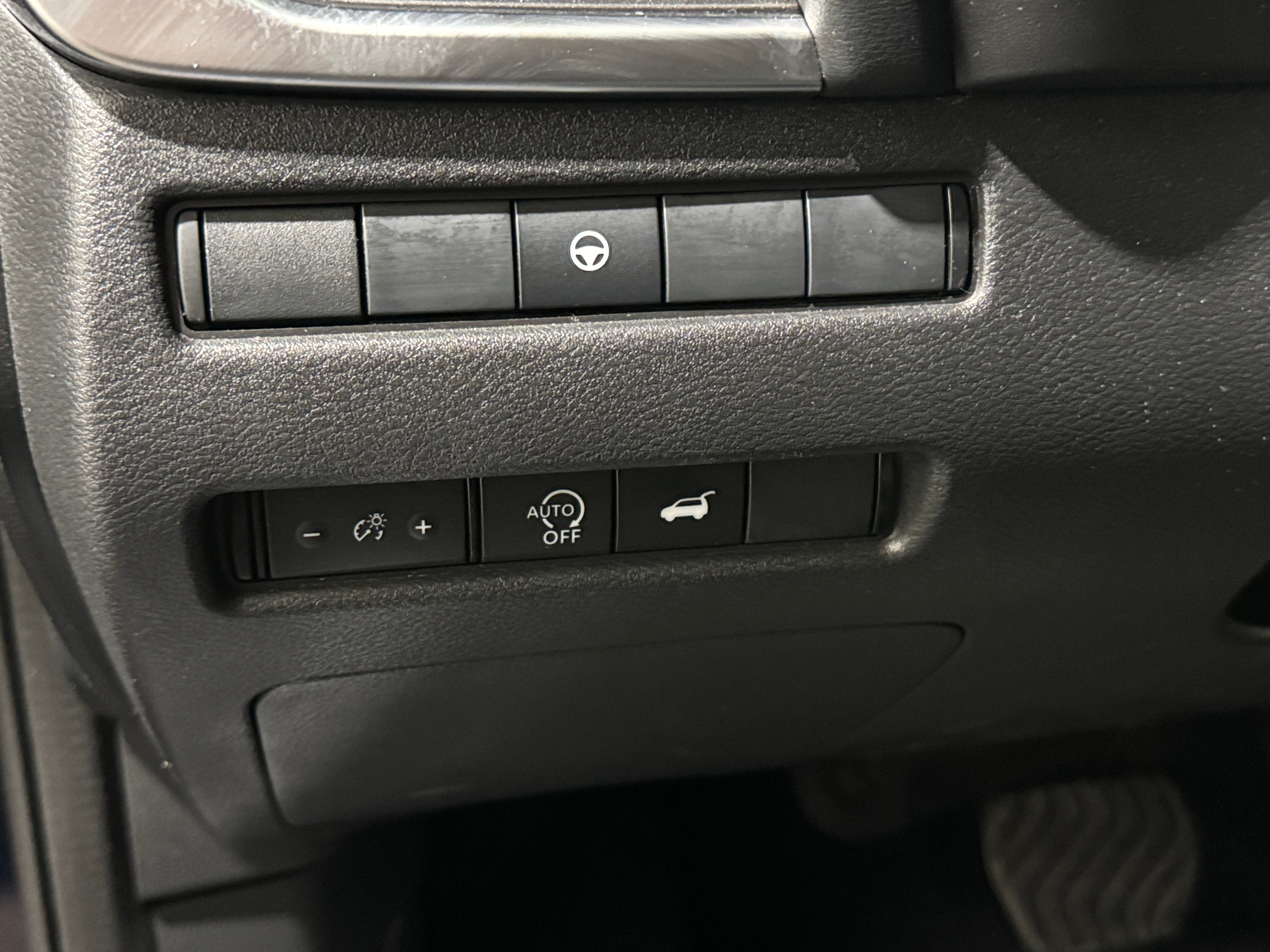 2025 Nissan Rogue SV - Photo 14