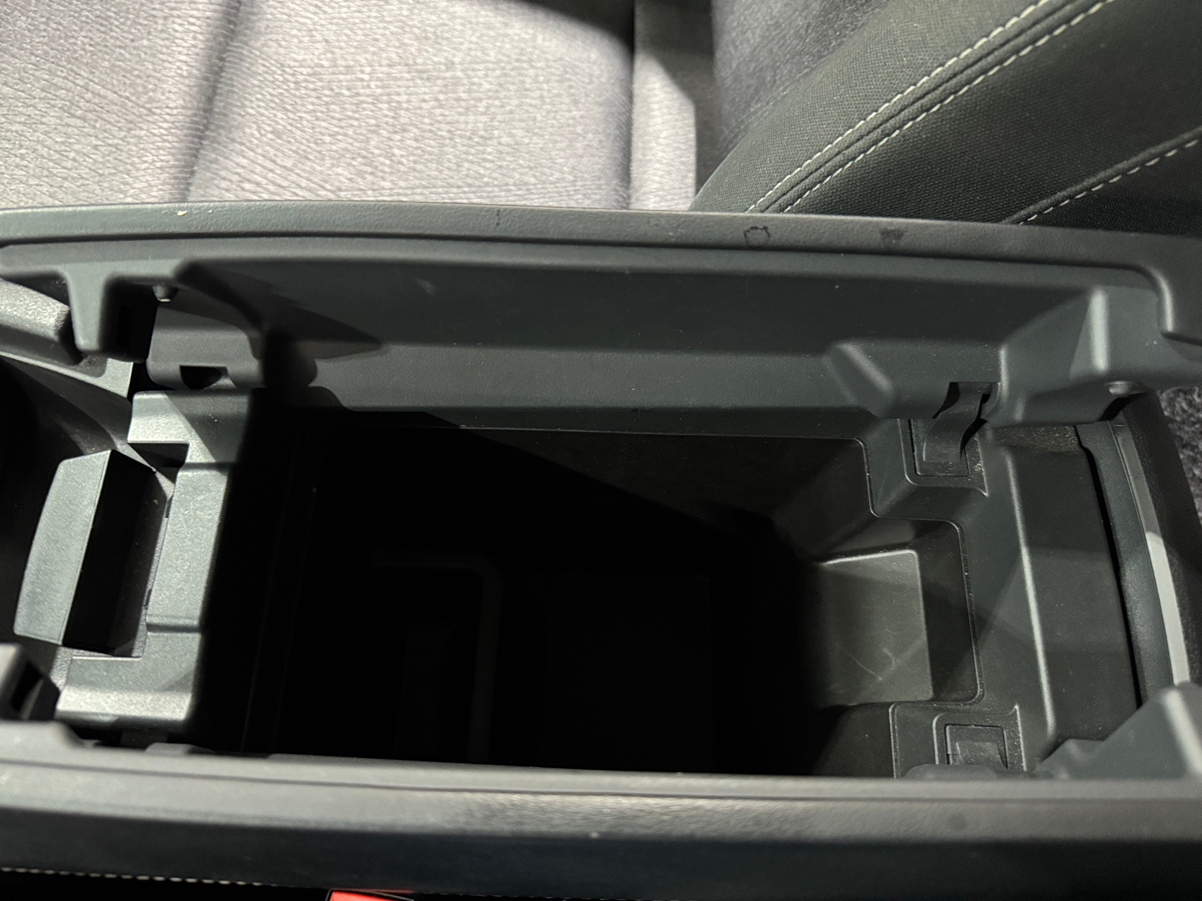 2025 Nissan Rogue SV - Photo 11