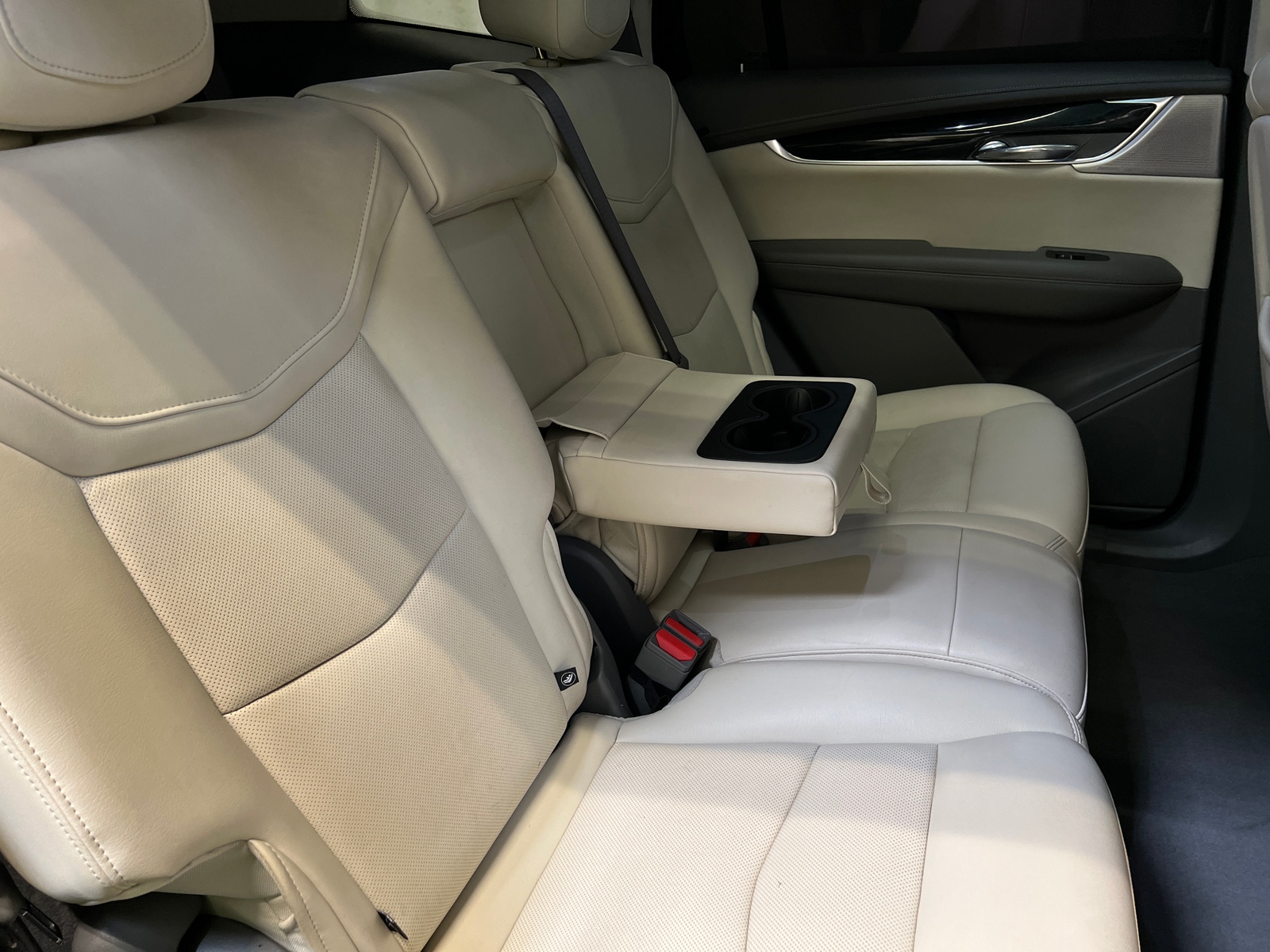 Thumbnail: 2022 Cadillac XT6 - 5