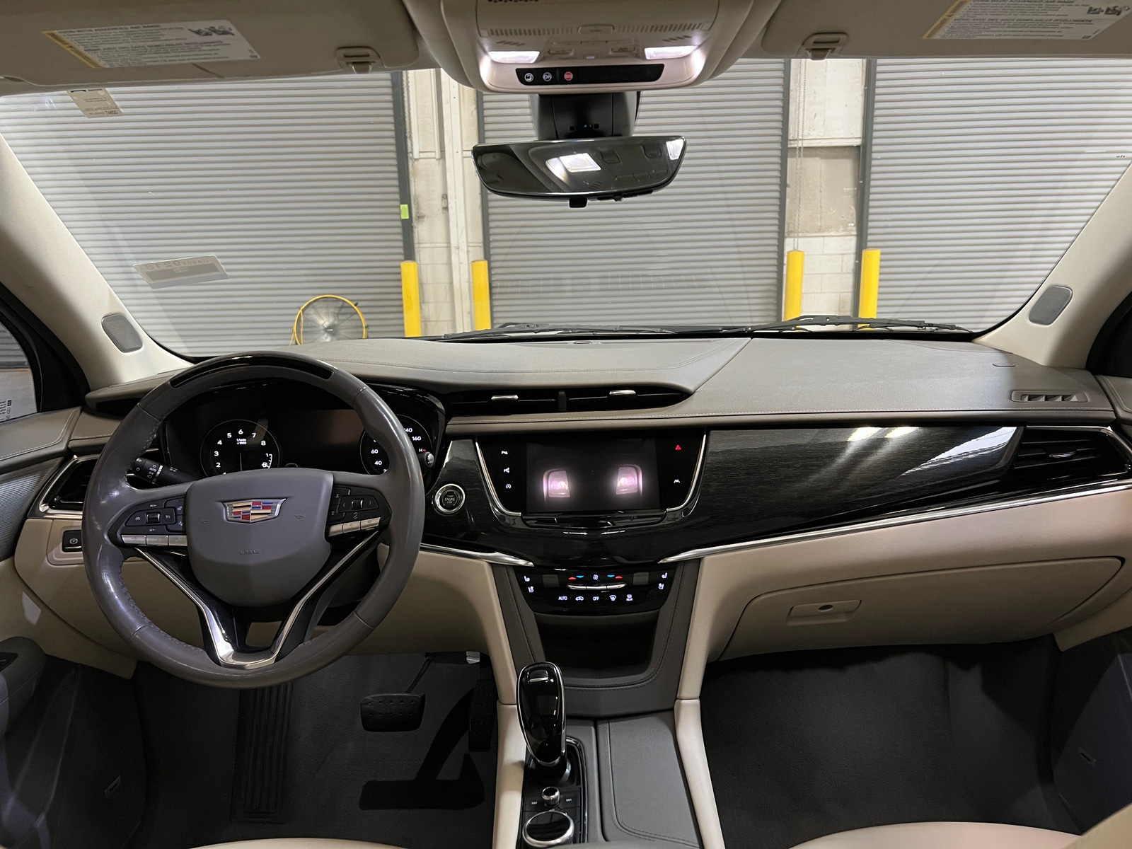 Thumbnail: 2022 Cadillac XT6 - 2