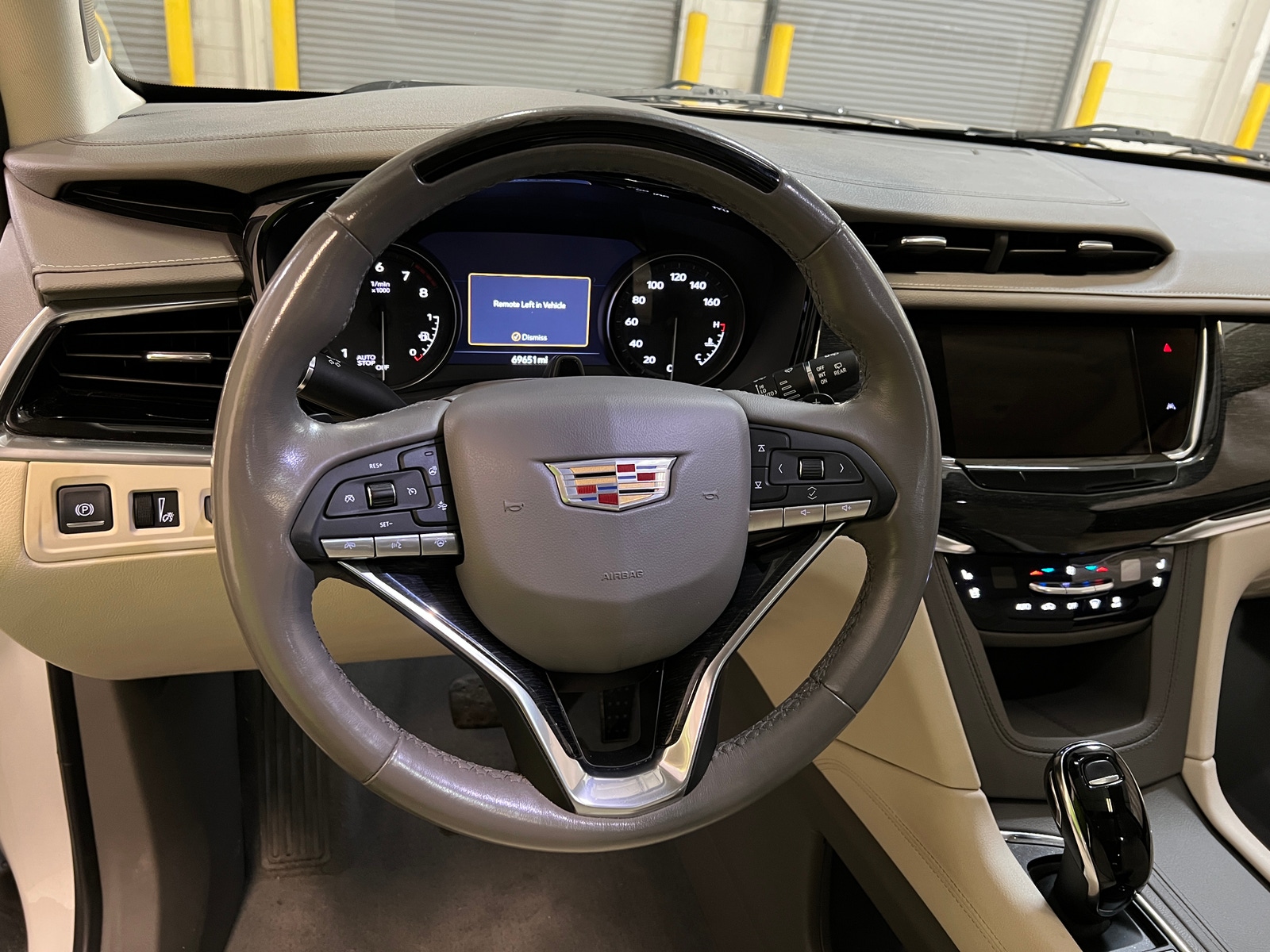 Thumbnail: 2022 Cadillac XT6 - 4
