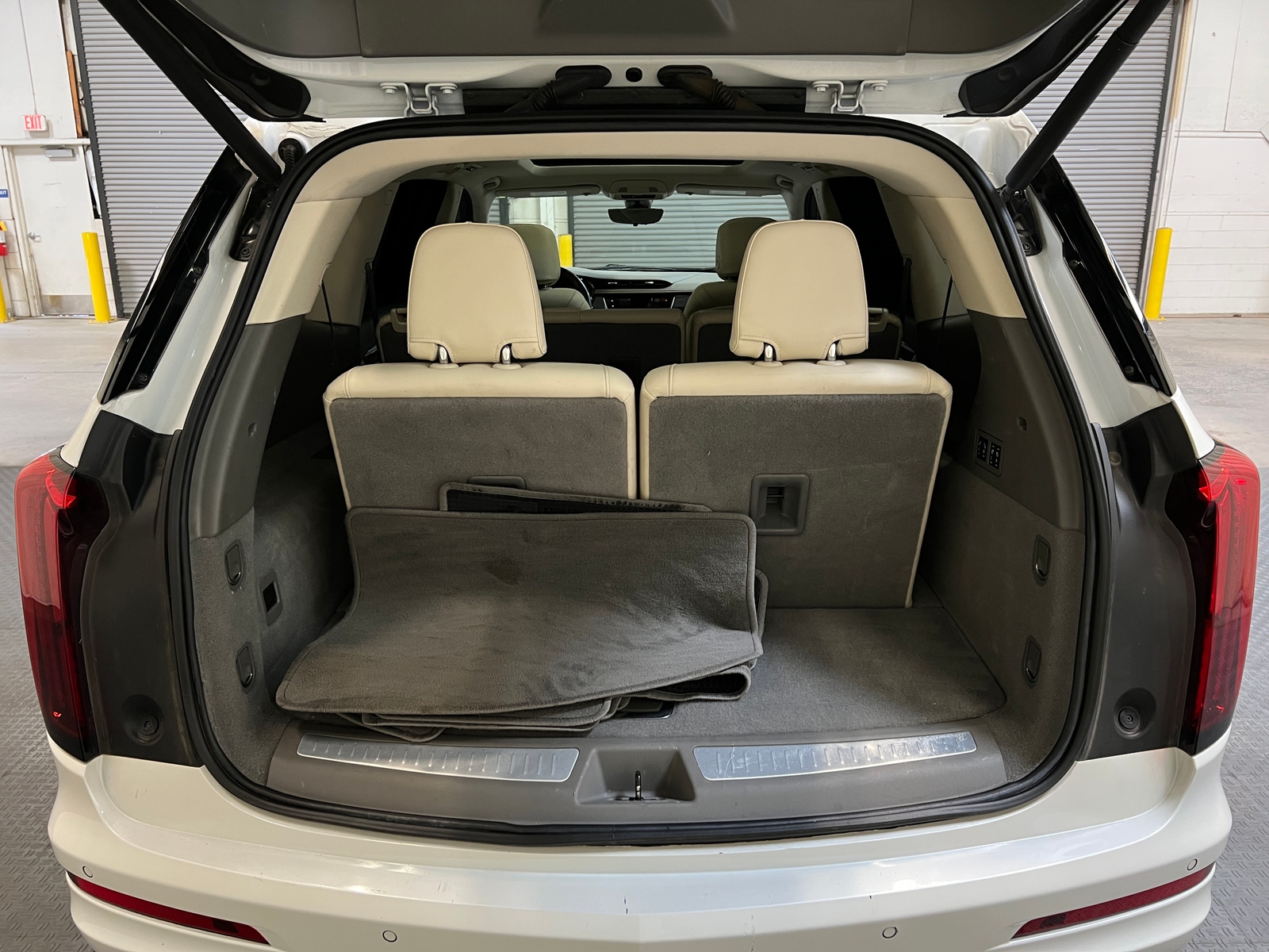 Thumbnail: 2022 Cadillac XT6 - 6