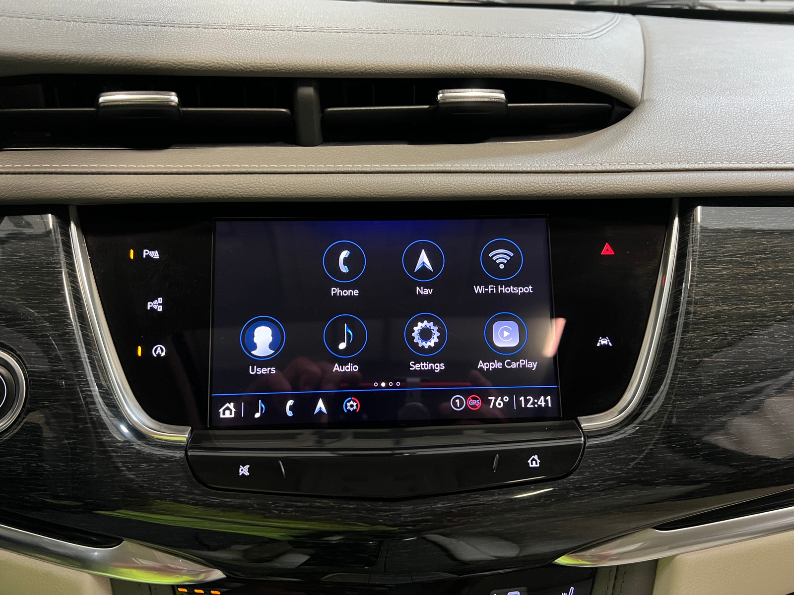 Thumbnail: 2022 Cadillac XT6 - 3