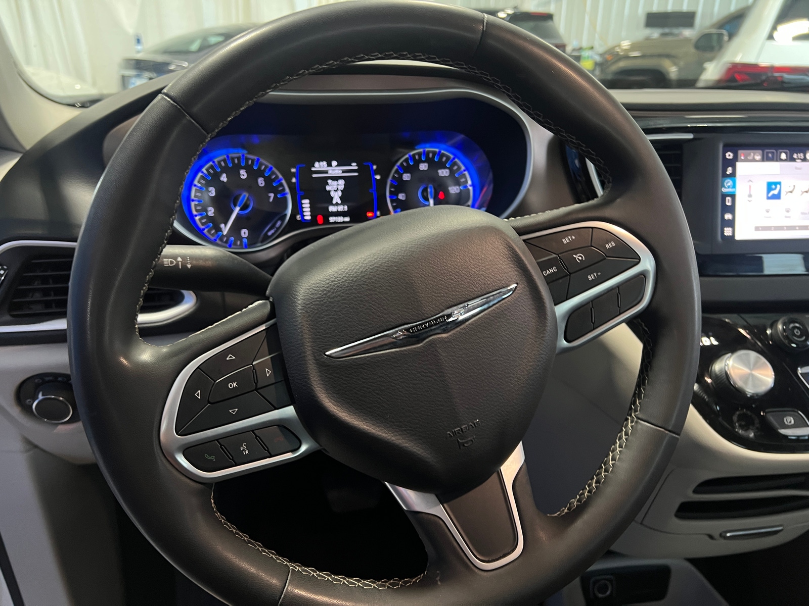 Thumbnail: 2023 Chrysler Voyager - 5