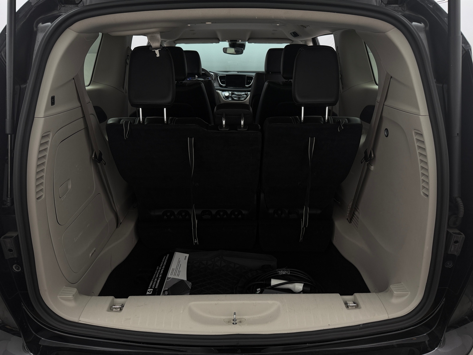 Thumbnail: 2023 Chrysler Pacifica - 6