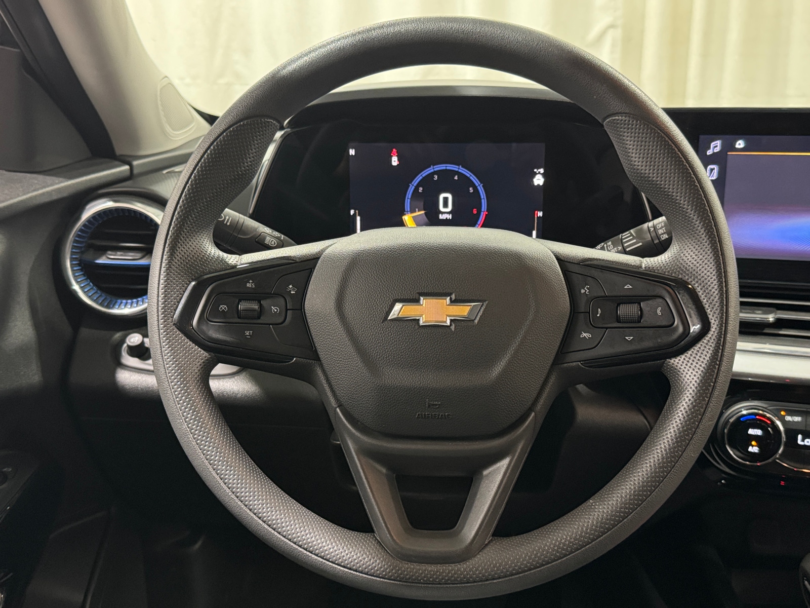 Thumbnail: 2025 Chevrolet Trax - 4