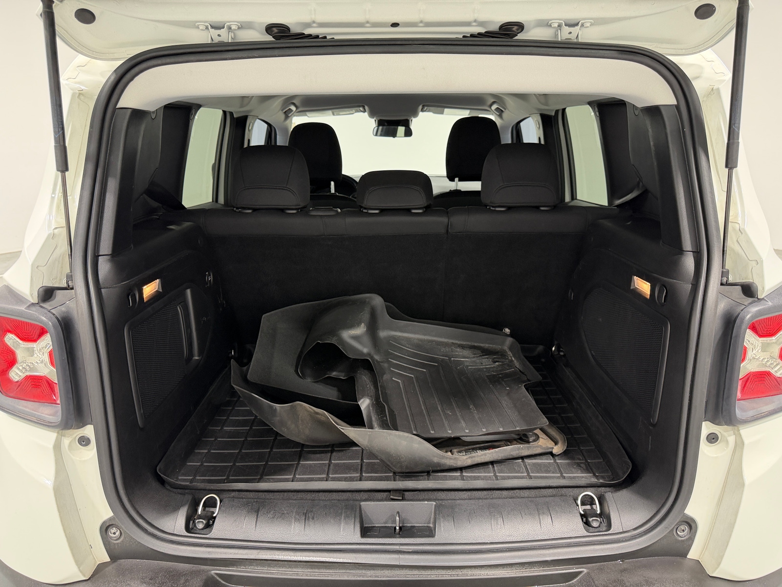 Thumbnail: 2015 Jeep Renegade - 7
