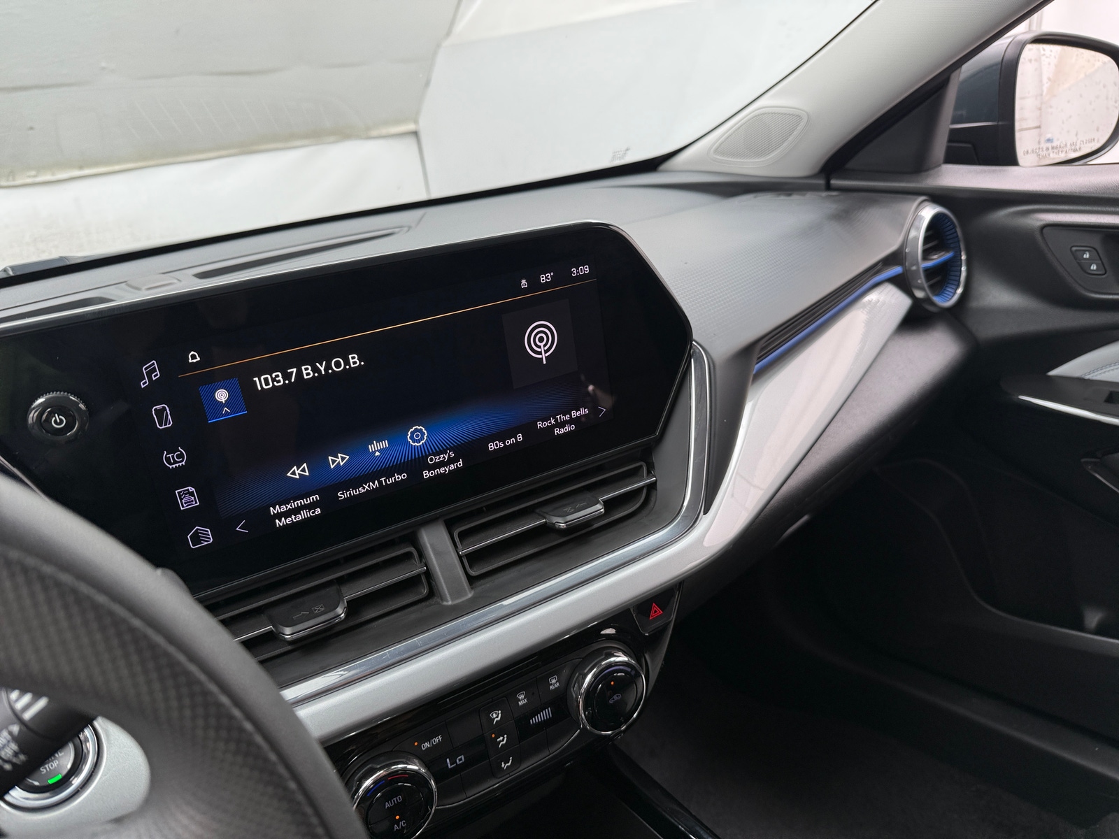 Thumbnail: 2025 Chevrolet Trax - 3