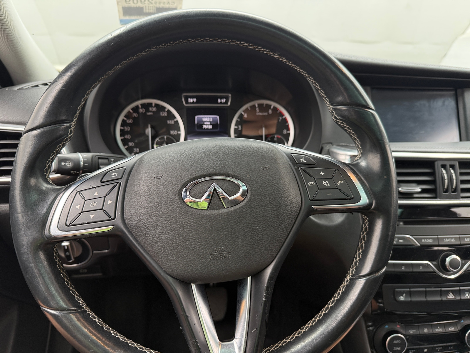 Thumbnail: 2017 INFINITI QX30 - 4