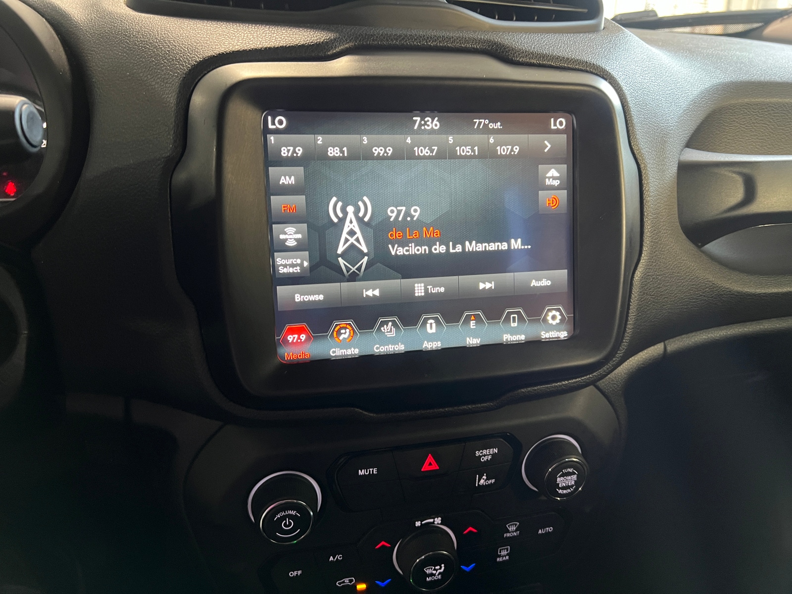 Thumbnail: 2022 Jeep Renegade - 4