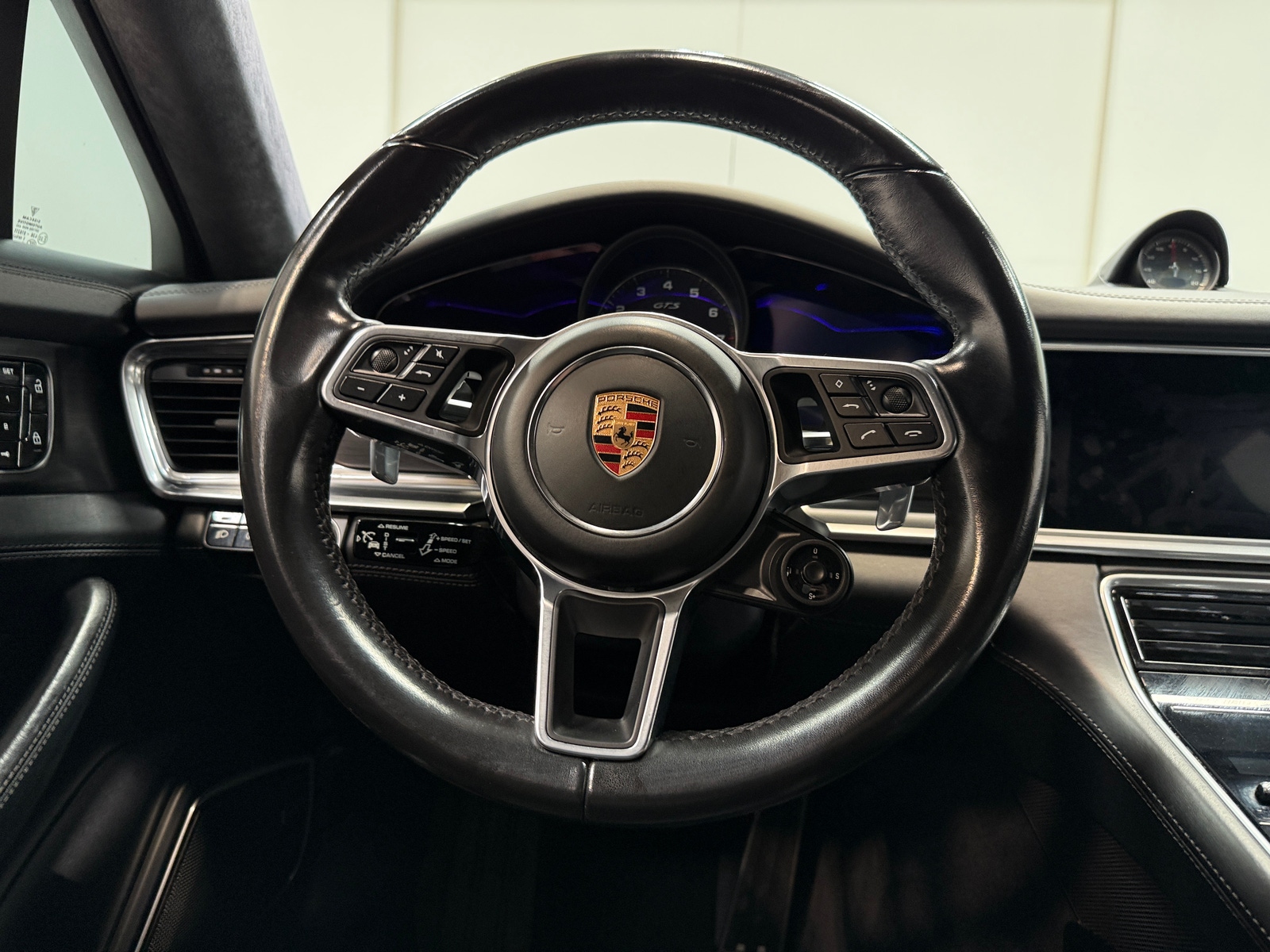 Thumbnail: 2020 Porsche Panamera - 4