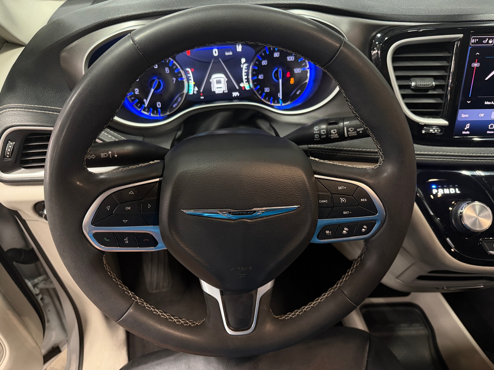 Thumbnail: 2022 Chrysler Pacifica - 4