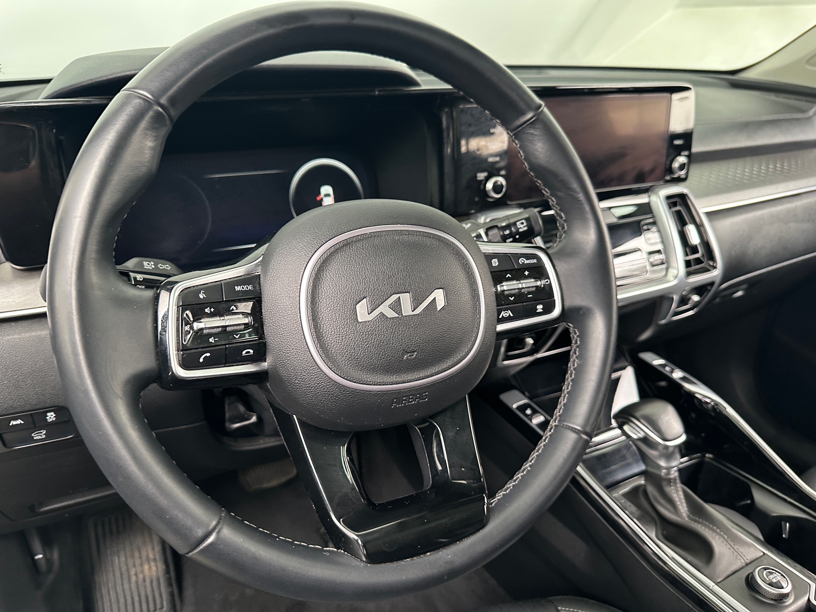 Thumbnail: 2023 Kia Sorento - 4