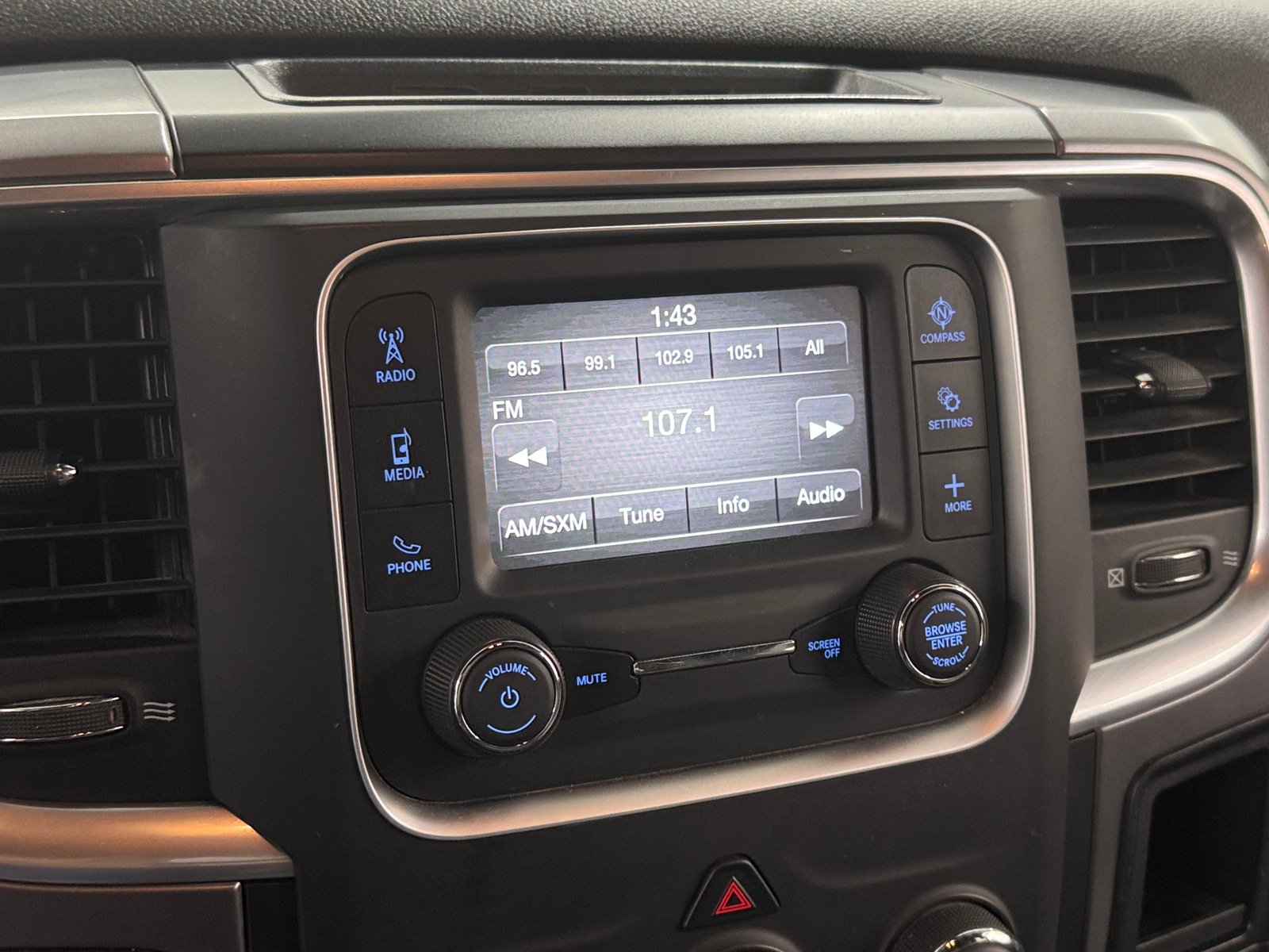Thumbnail: 2024 RAM 1500 Classic - 4
