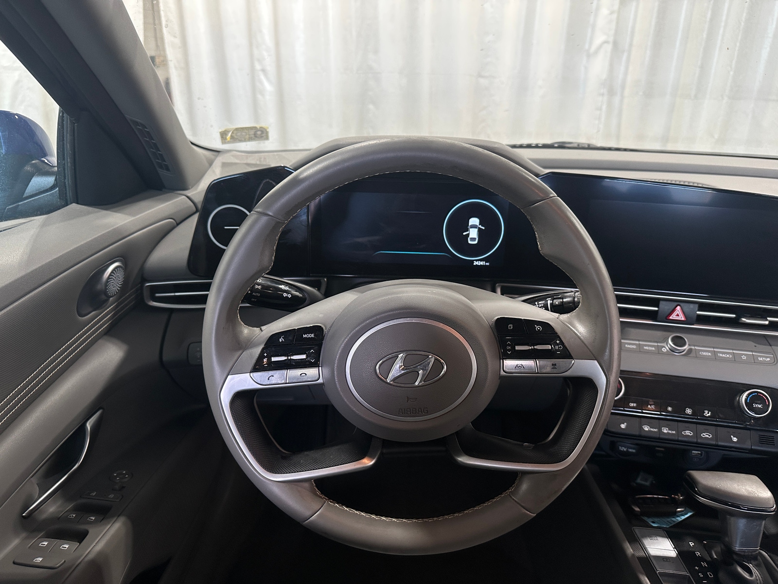 Thumbnail: 2023 Hyundai Elantra - 5