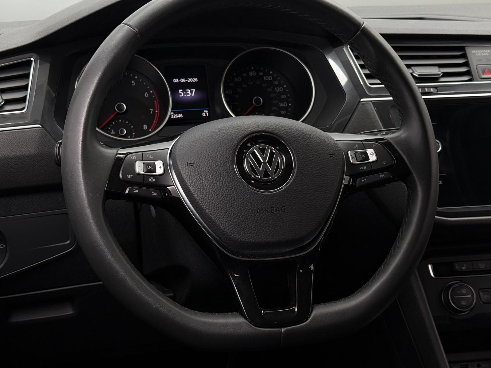 Thumbnail: 2020 Volkswagen Tiguan - 4