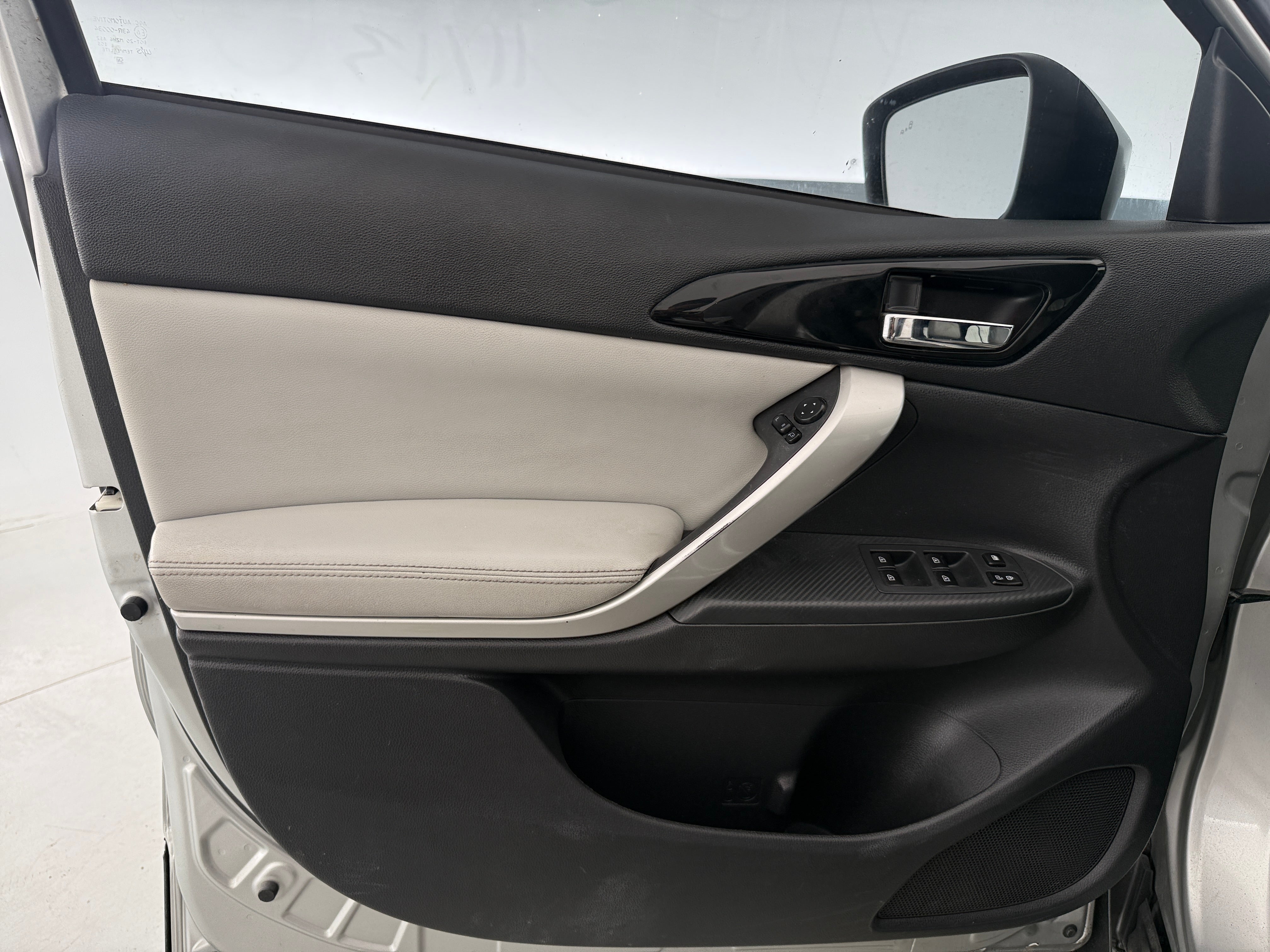 2024 Mitsubishi Eclipse Cross SEL - Photo 9