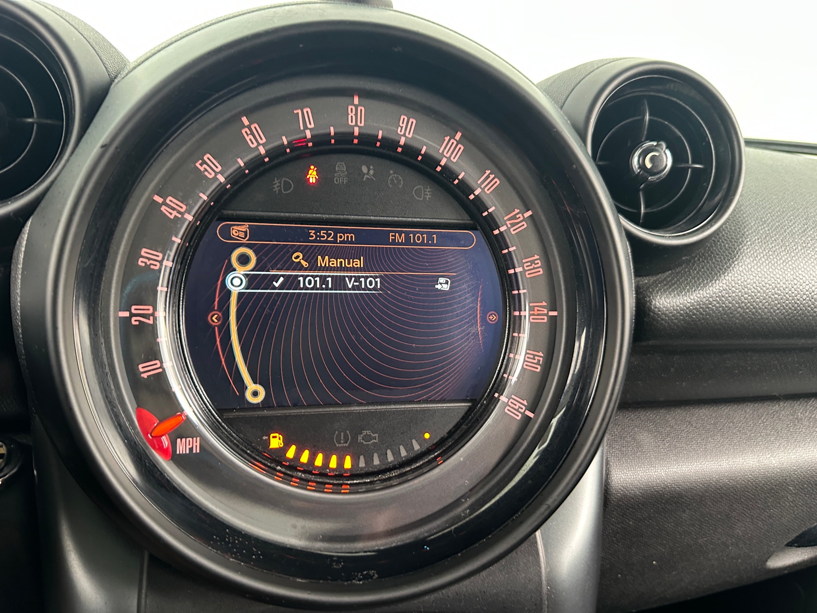 Thumbnail: 2016 MINI Cooper Countryman - 3