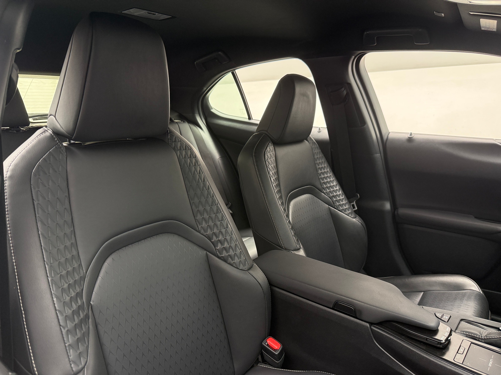 Thumbnail: 2020 Lexus UX - 2