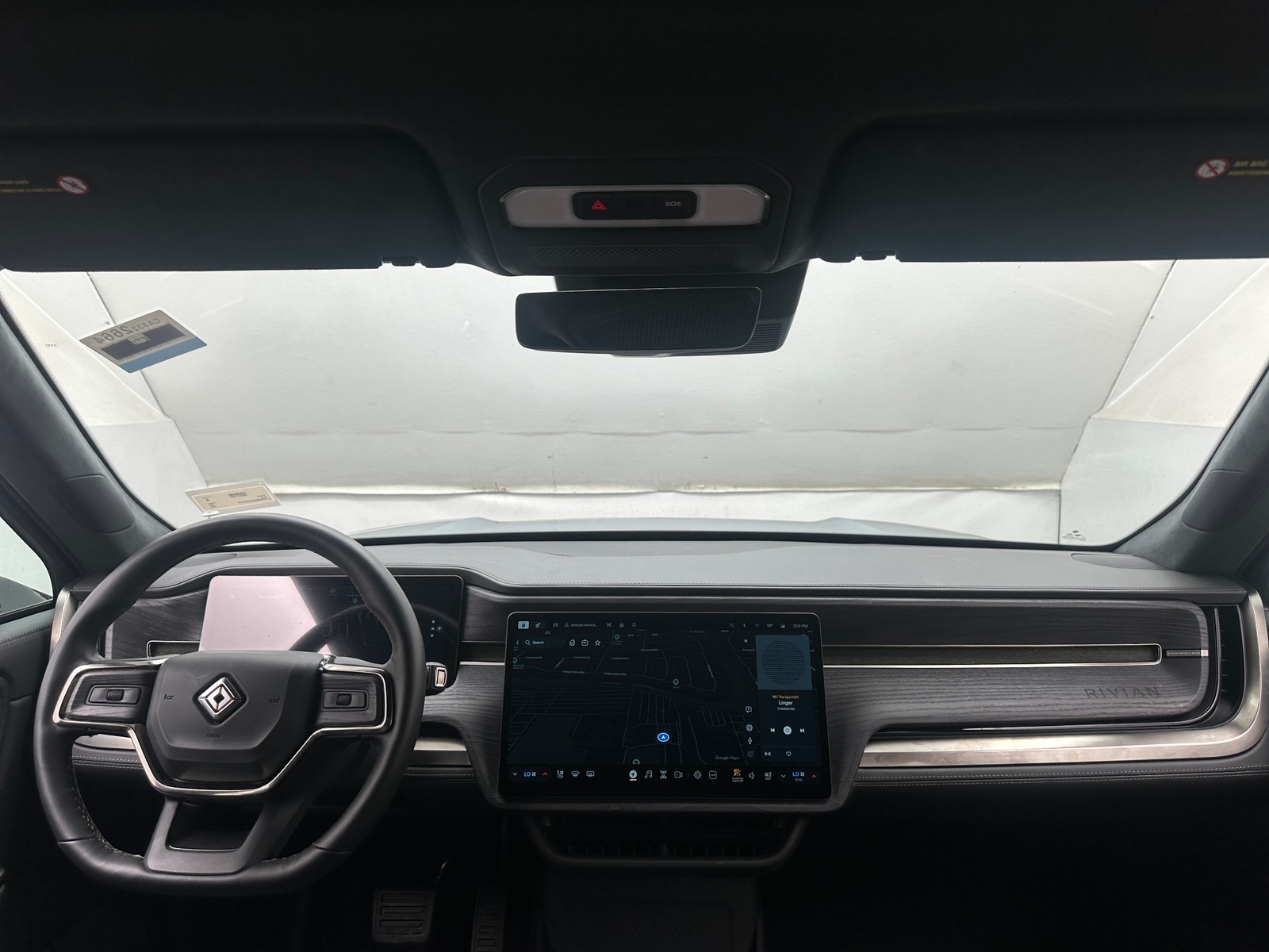 Thumbnail: 2025 Rivian R1S - 2