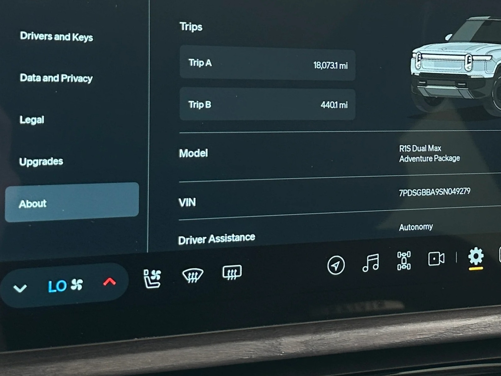 Thumbnail: 2025 Rivian R1S - 3