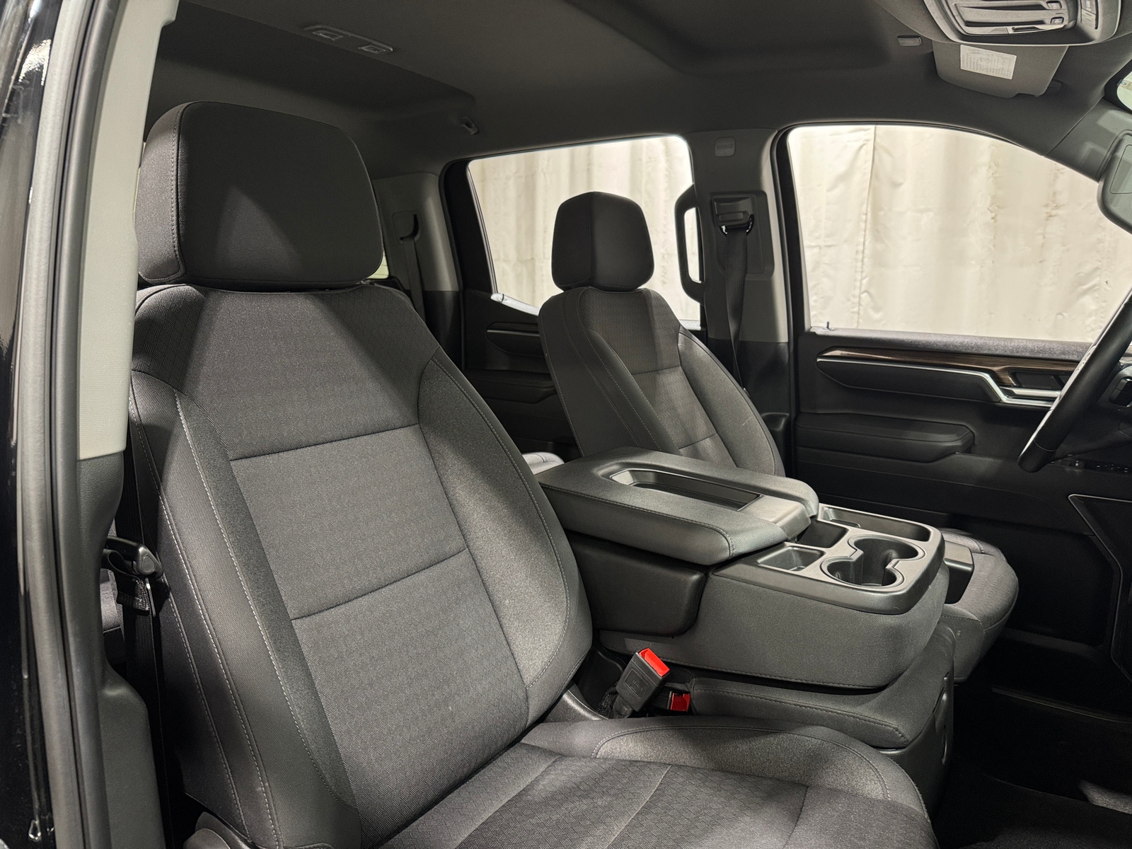 Thumbnail: 2025 Chevrolet Silverado 1500 - 2