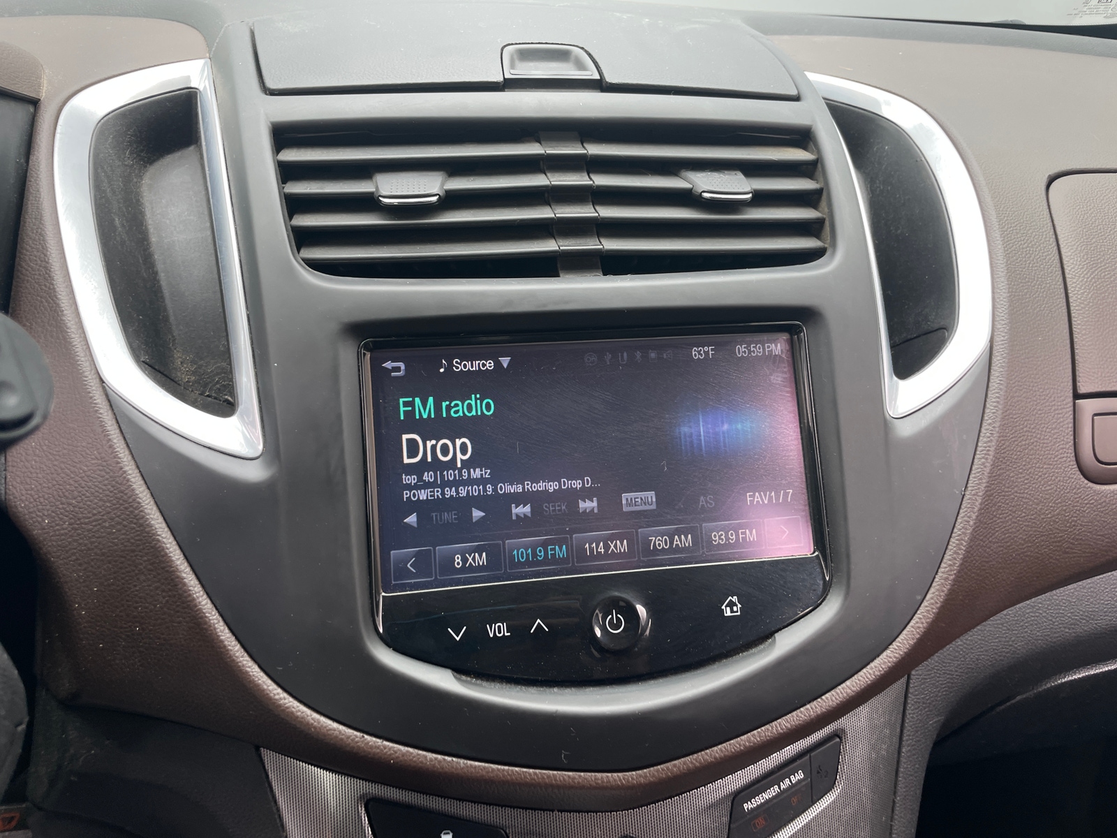 Thumbnail: 2015 Chevrolet Trax - 3