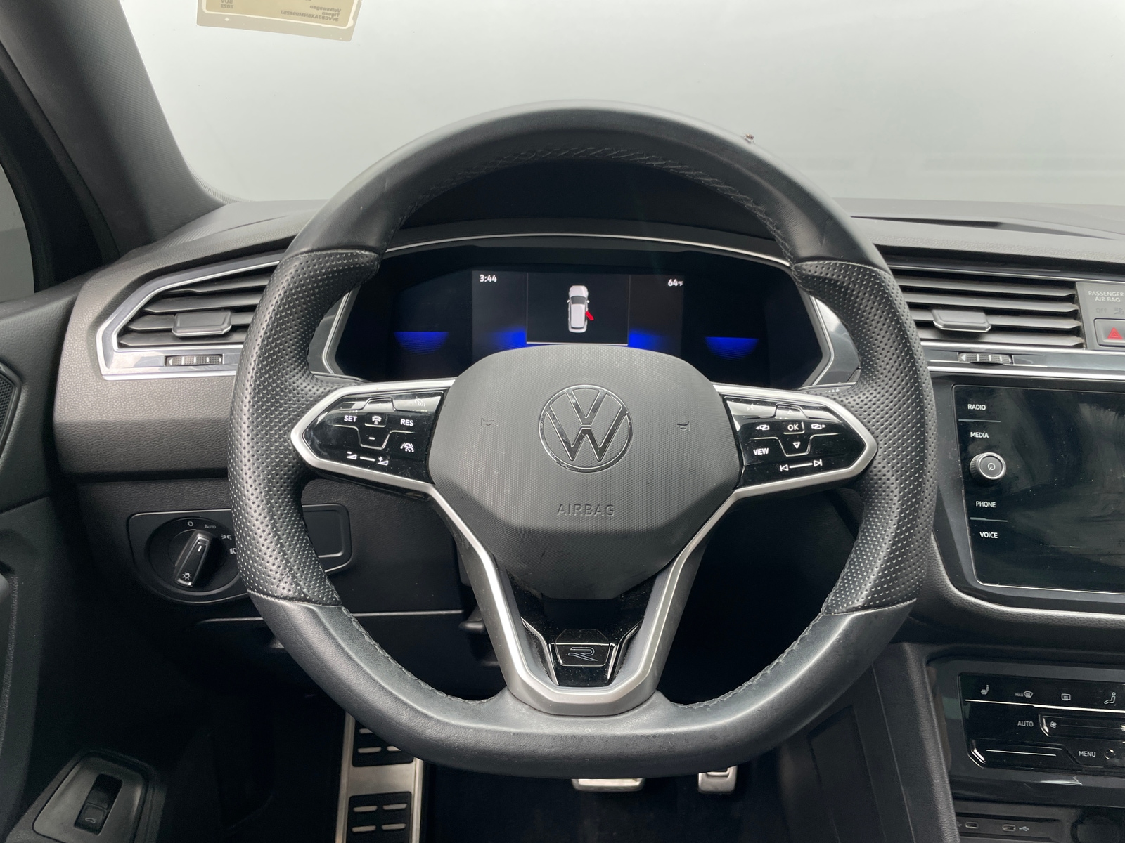 Thumbnail: 2022 Volkswagen Tiguan - 4