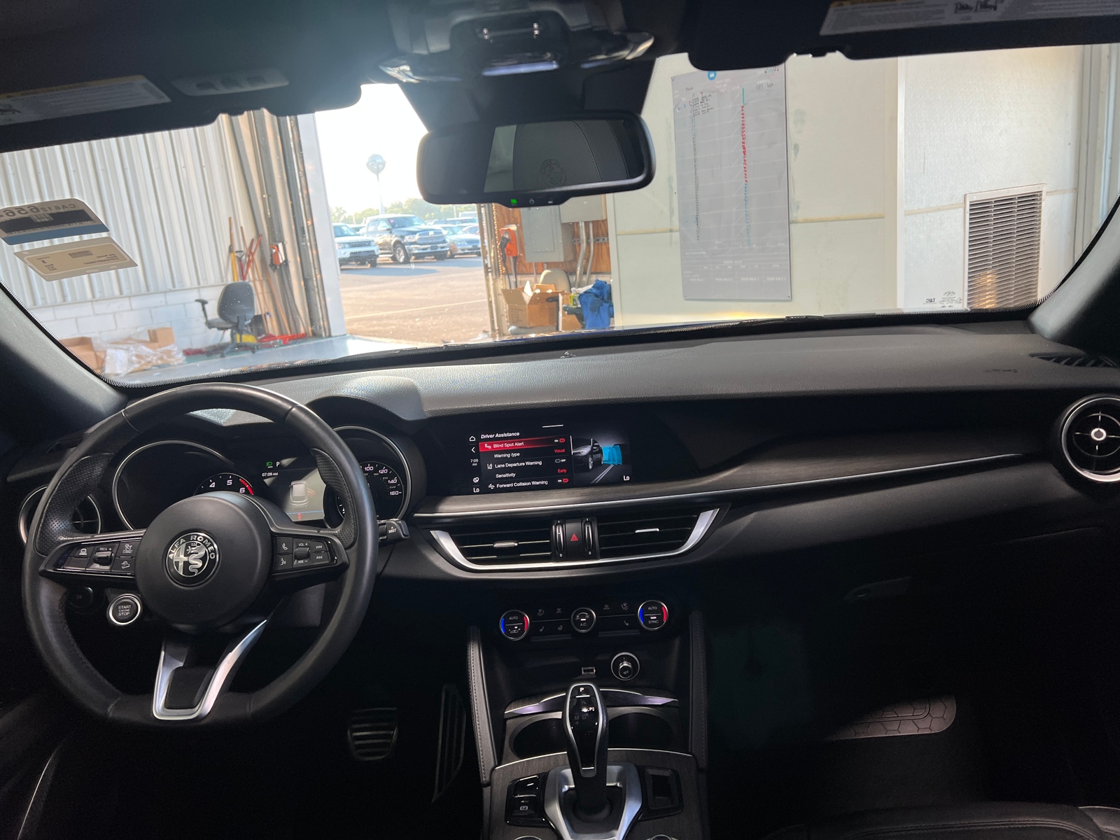 Thumbnail: 2023 Alfa Romeo Stelvio - 2