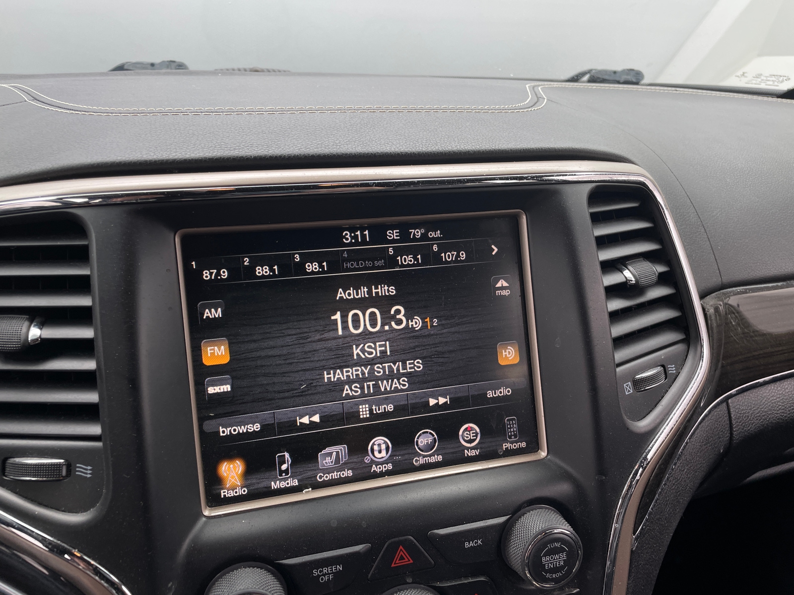 Thumbnail: 2015 Jeep Grand Cherokee - 3