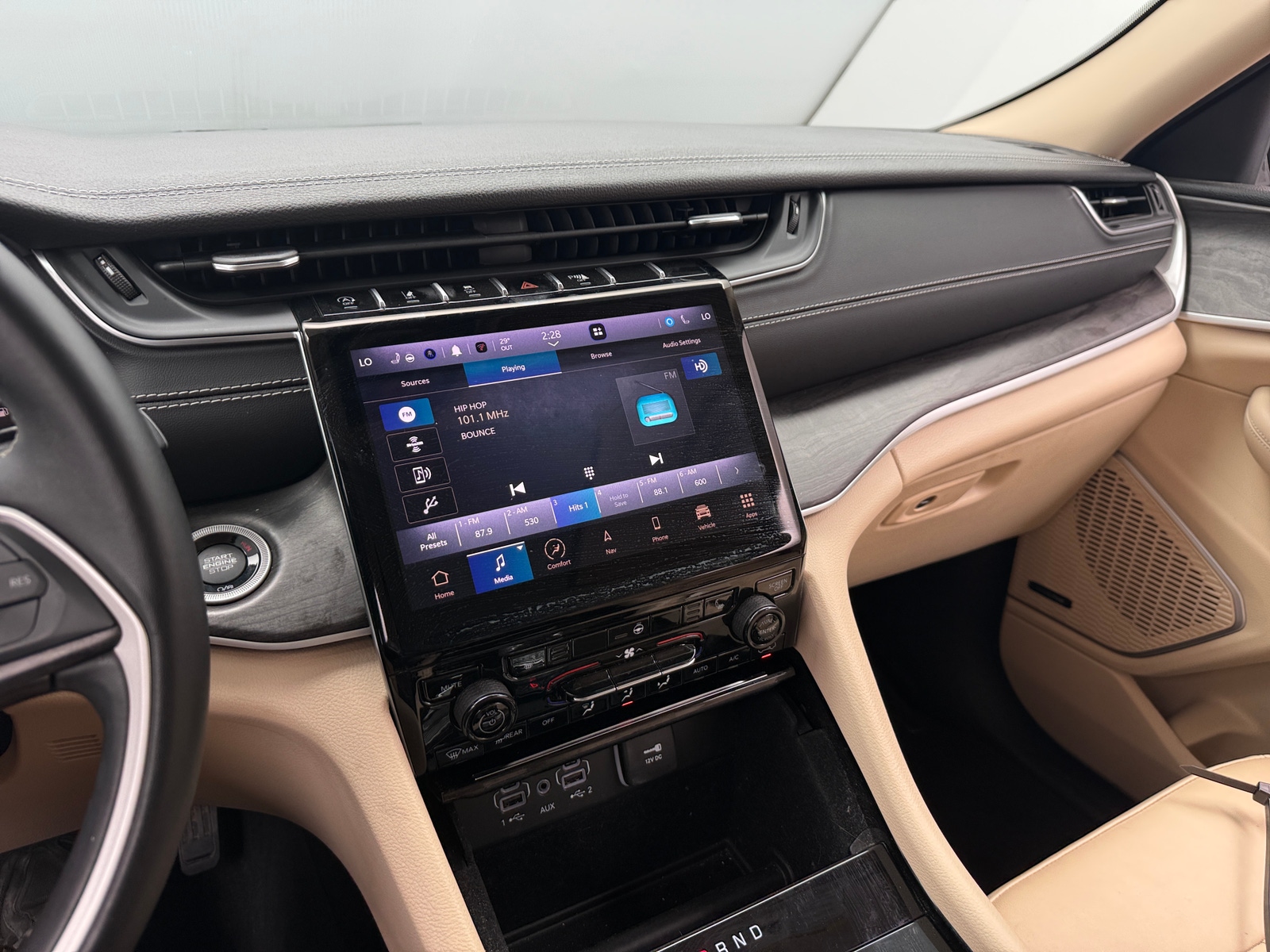 Thumbnail: 2022 Jeep Grand Cherokee - 3