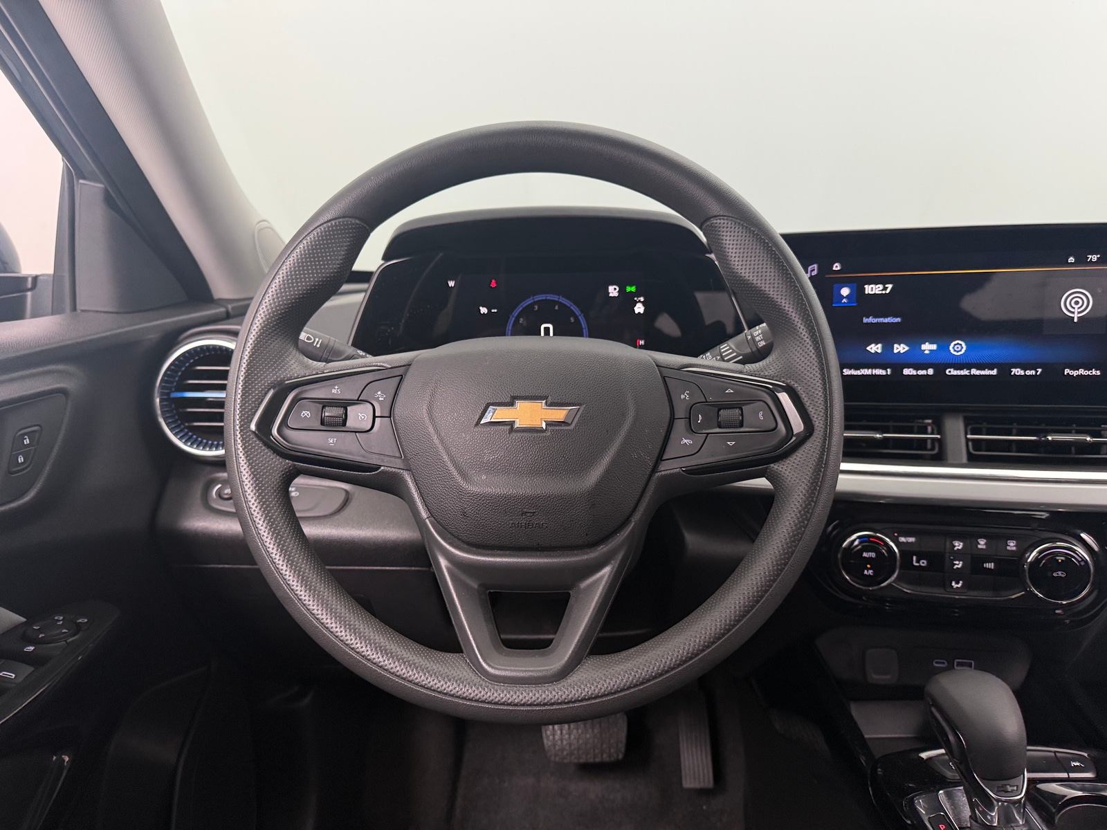 Thumbnail: 2025 Chevrolet Trax - 4