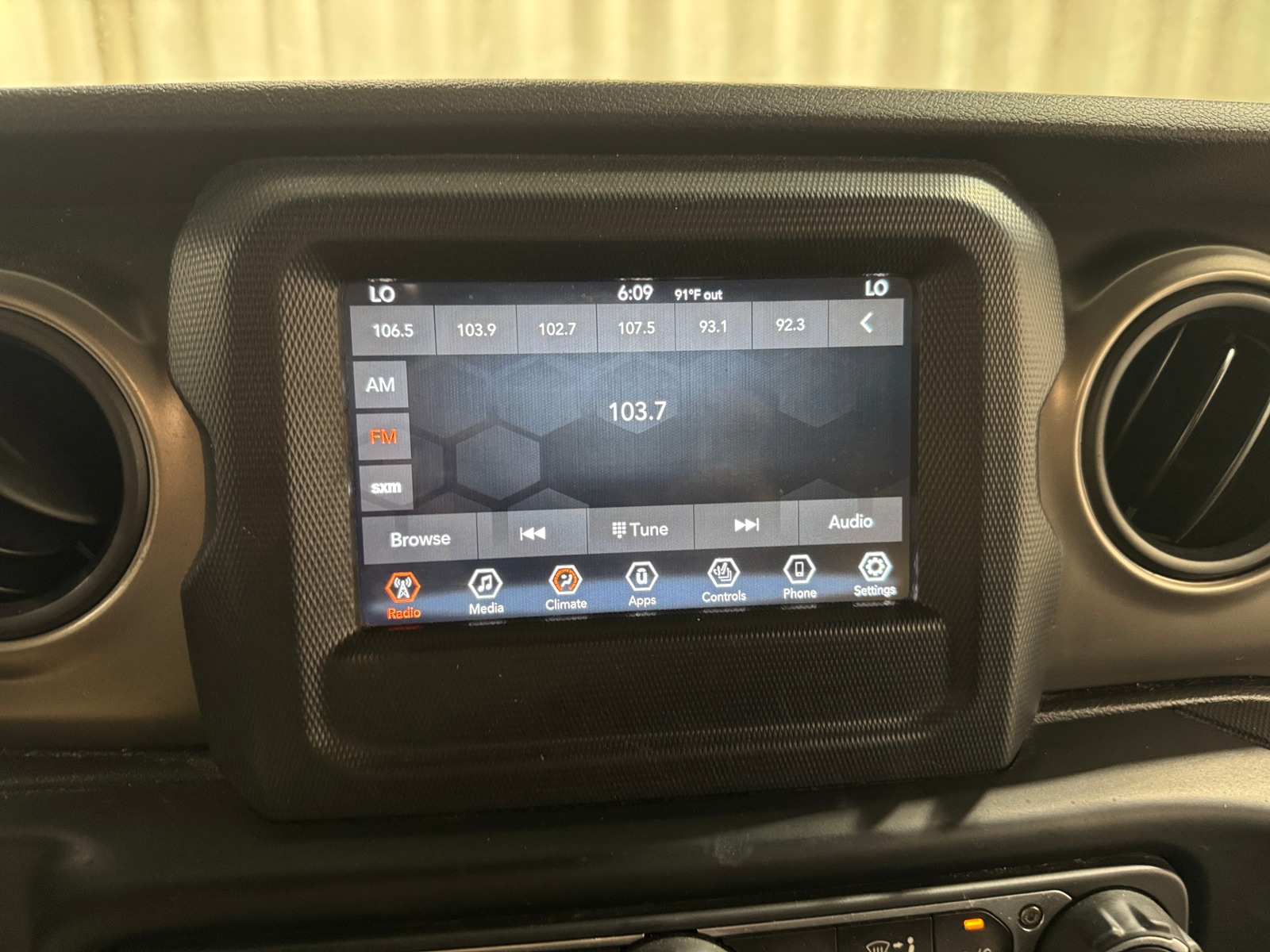 Thumbnail: 2020 Jeep Wrangler - 4