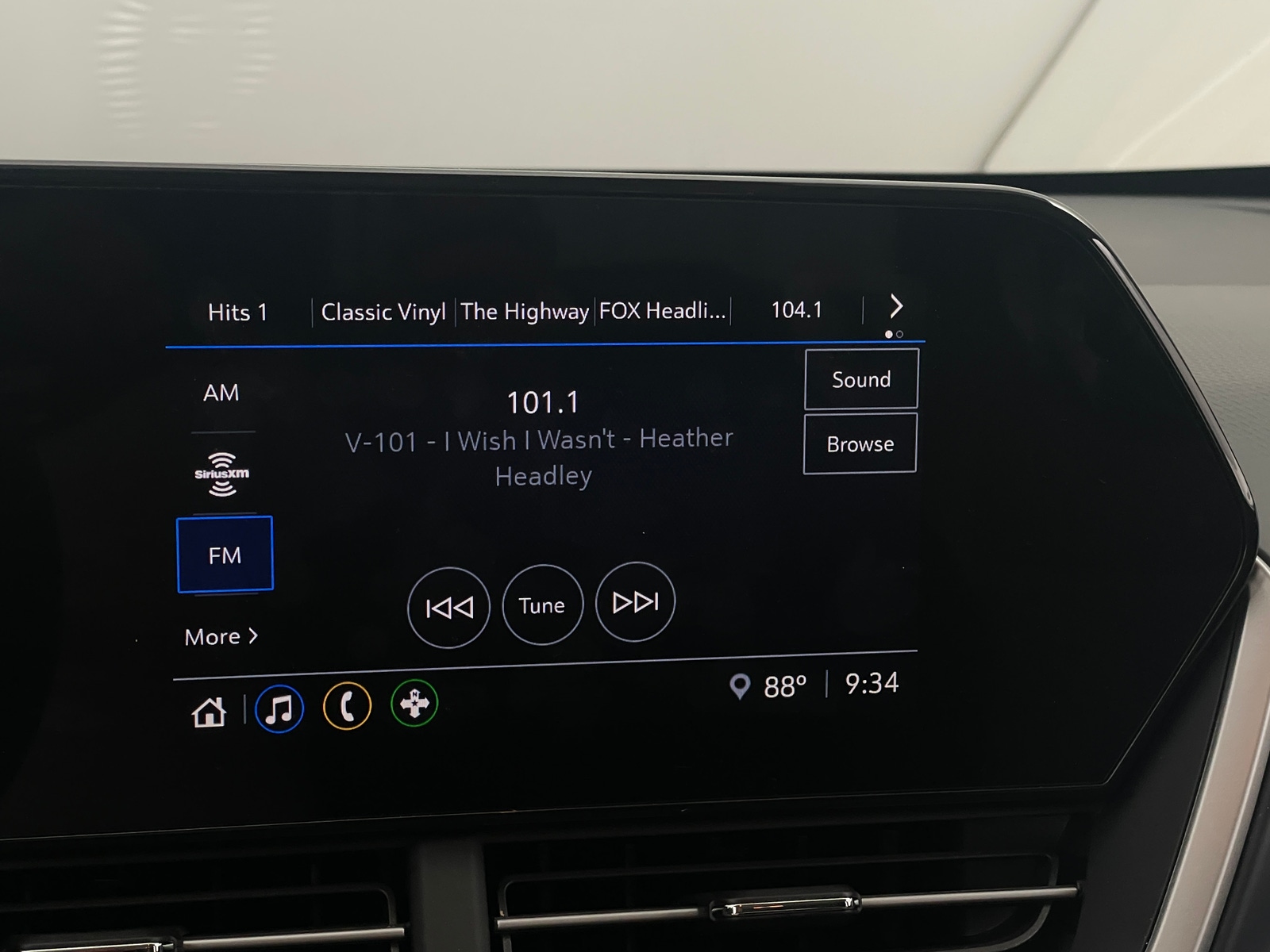 Thumbnail: 2026 Chevrolet Trax - 4