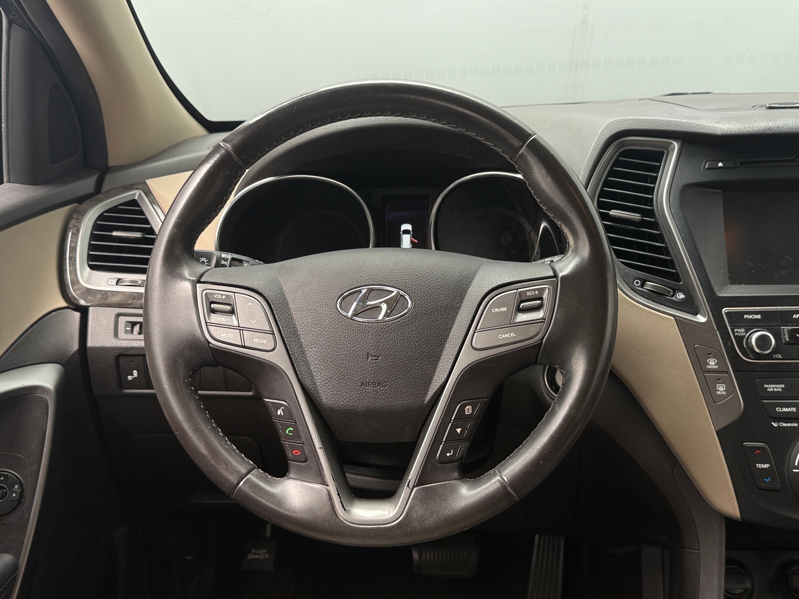 Thumbnail: 2017 Hyundai Santa Fe - 4