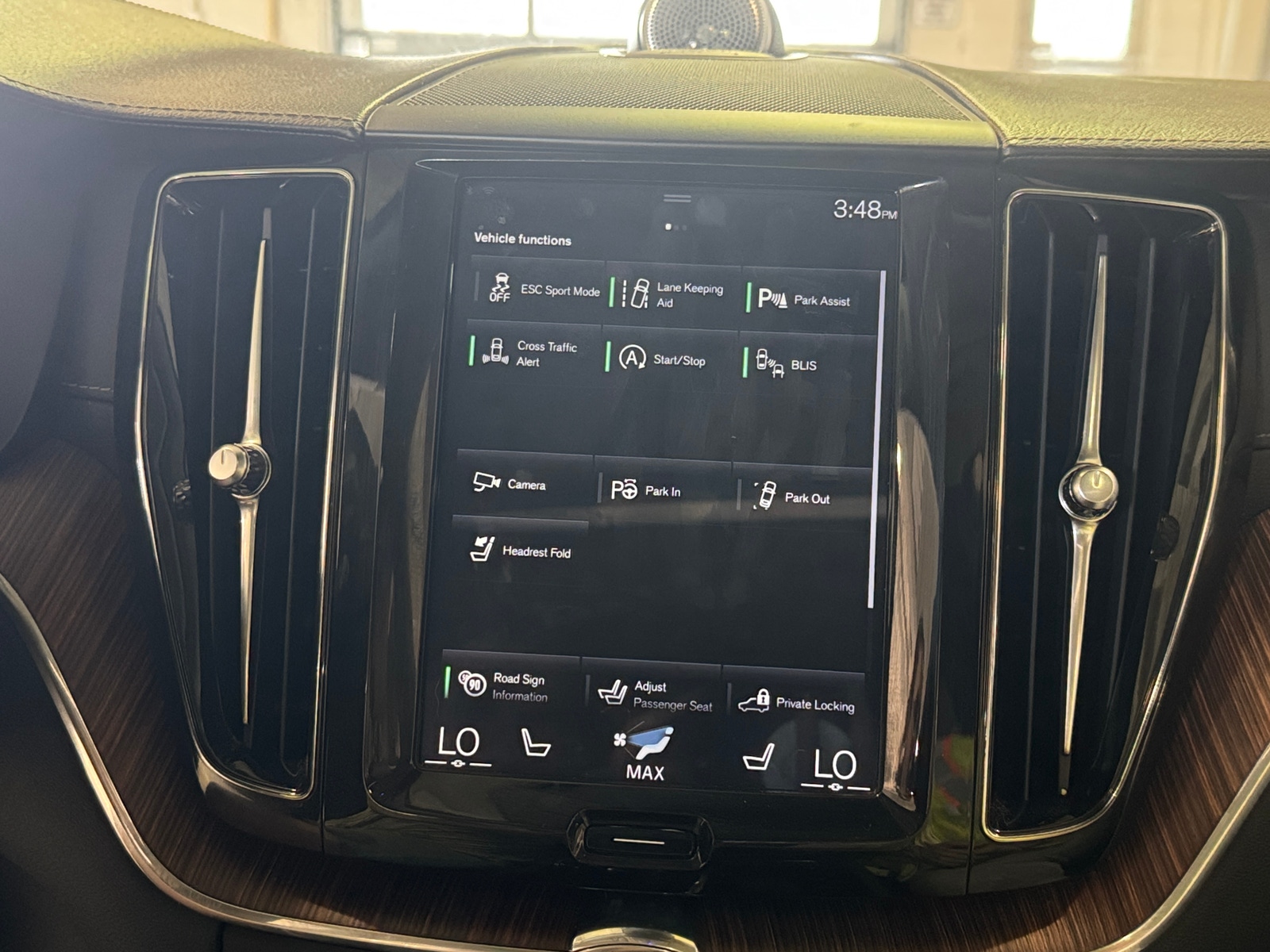 Thumbnail: 2019 Volvo XC60 - 3