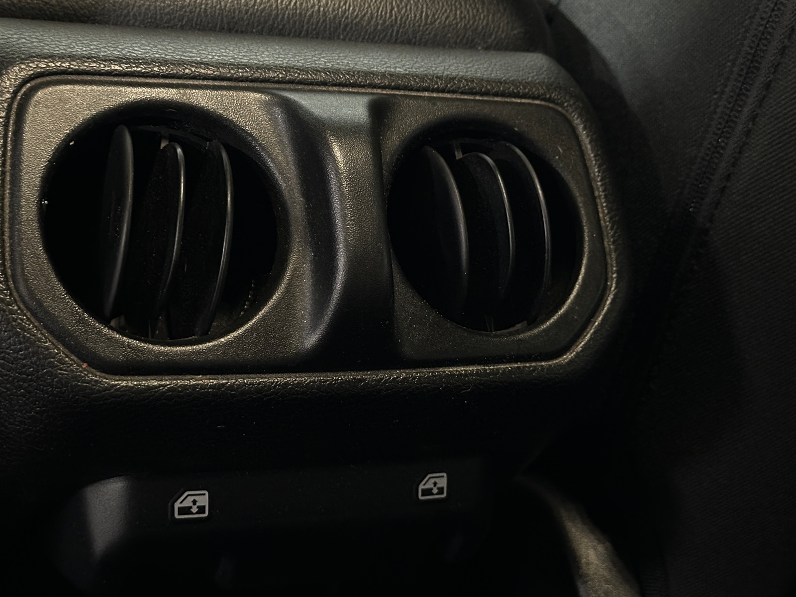 Thumbnail: 2020 Jeep Wrangler - 6