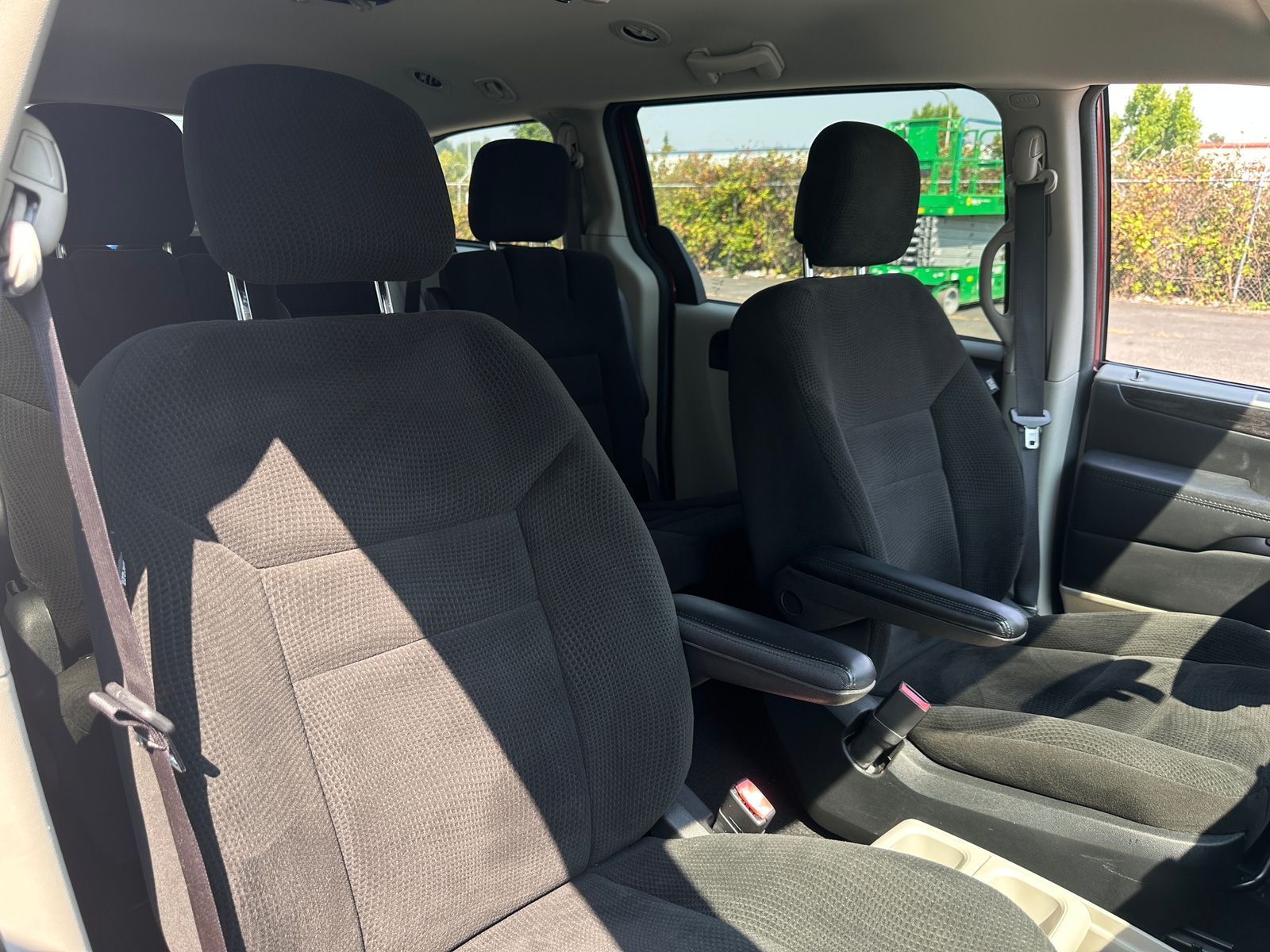 Thumbnail: 2015 Dodge Grand Caravan - 2