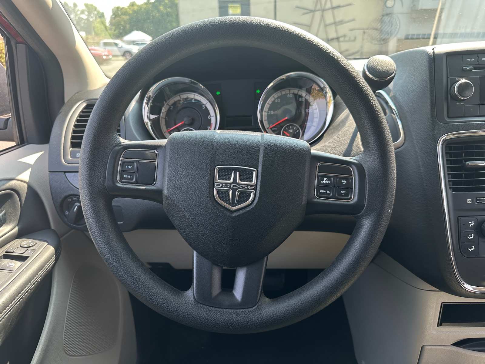 Thumbnail: 2015 Dodge Grand Caravan - 5
