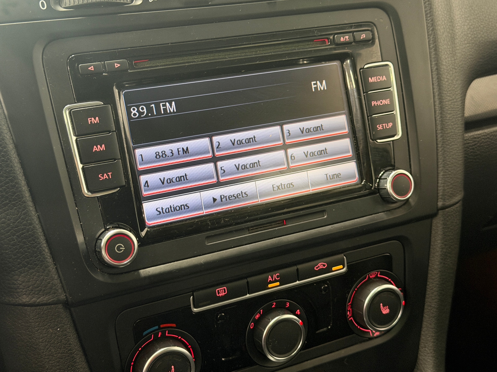 Thumbnail: 2014 Volkswagen Jetta - 3